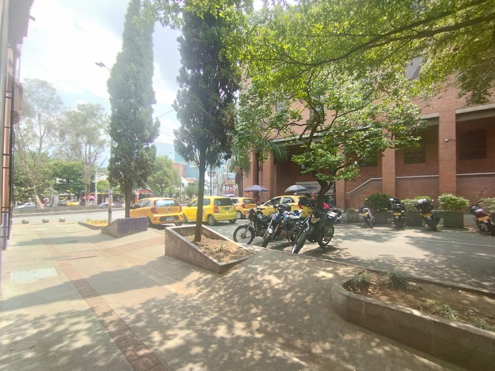 Casa Comercial en arriendo en Villa Nueva, Centro, Medellín — foto 1 de 16