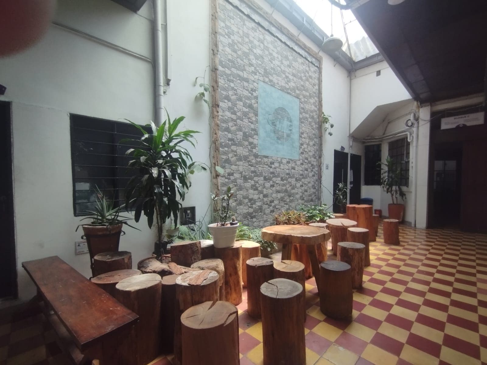 Casa Comercial en arriendo en Villa Nueva, Centro, Medellín — foto 2 de 16
