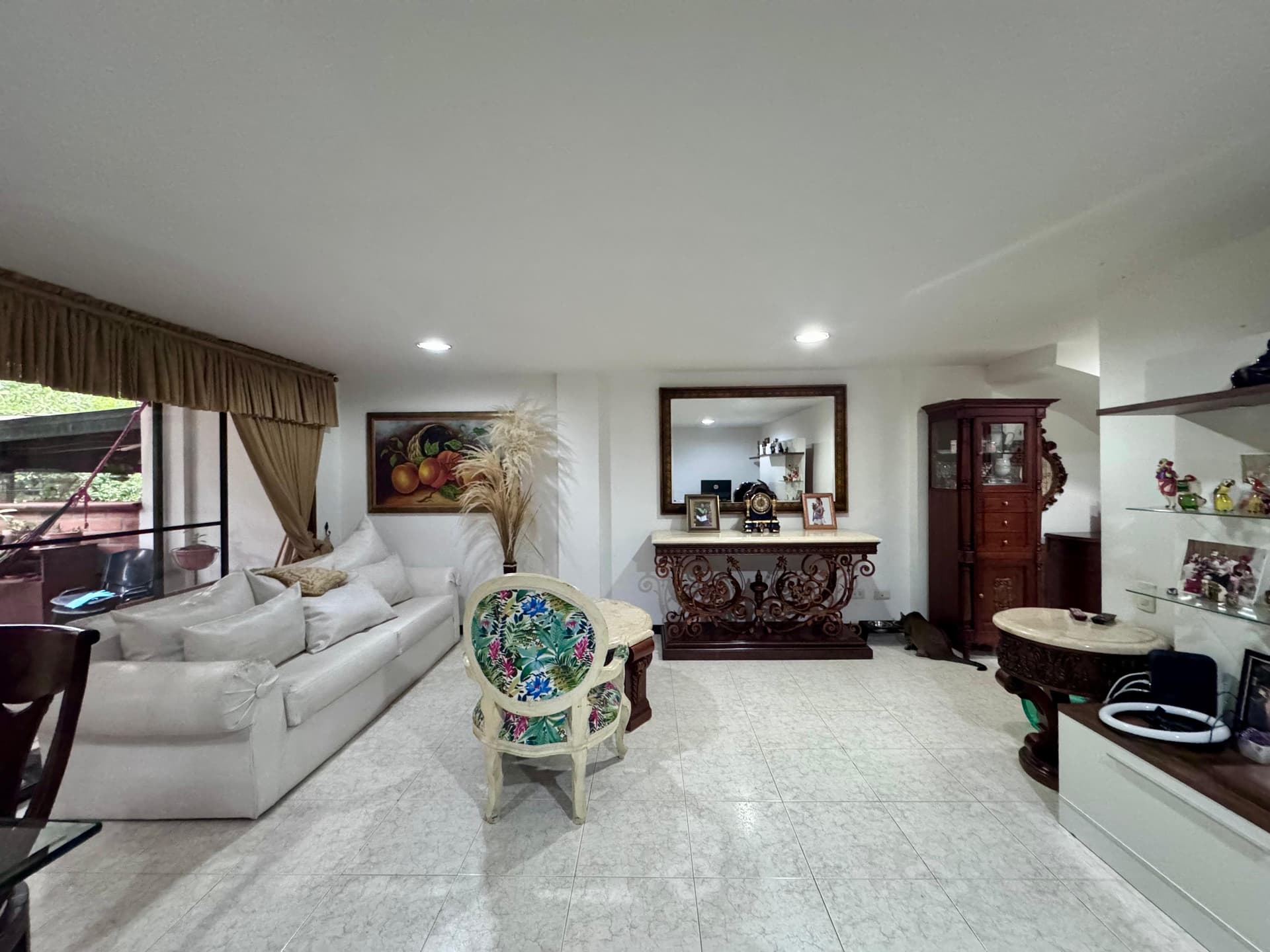 Casa Vivienda en arriendo en Loma De Las Brujas, Envigado — foto 1 de 19