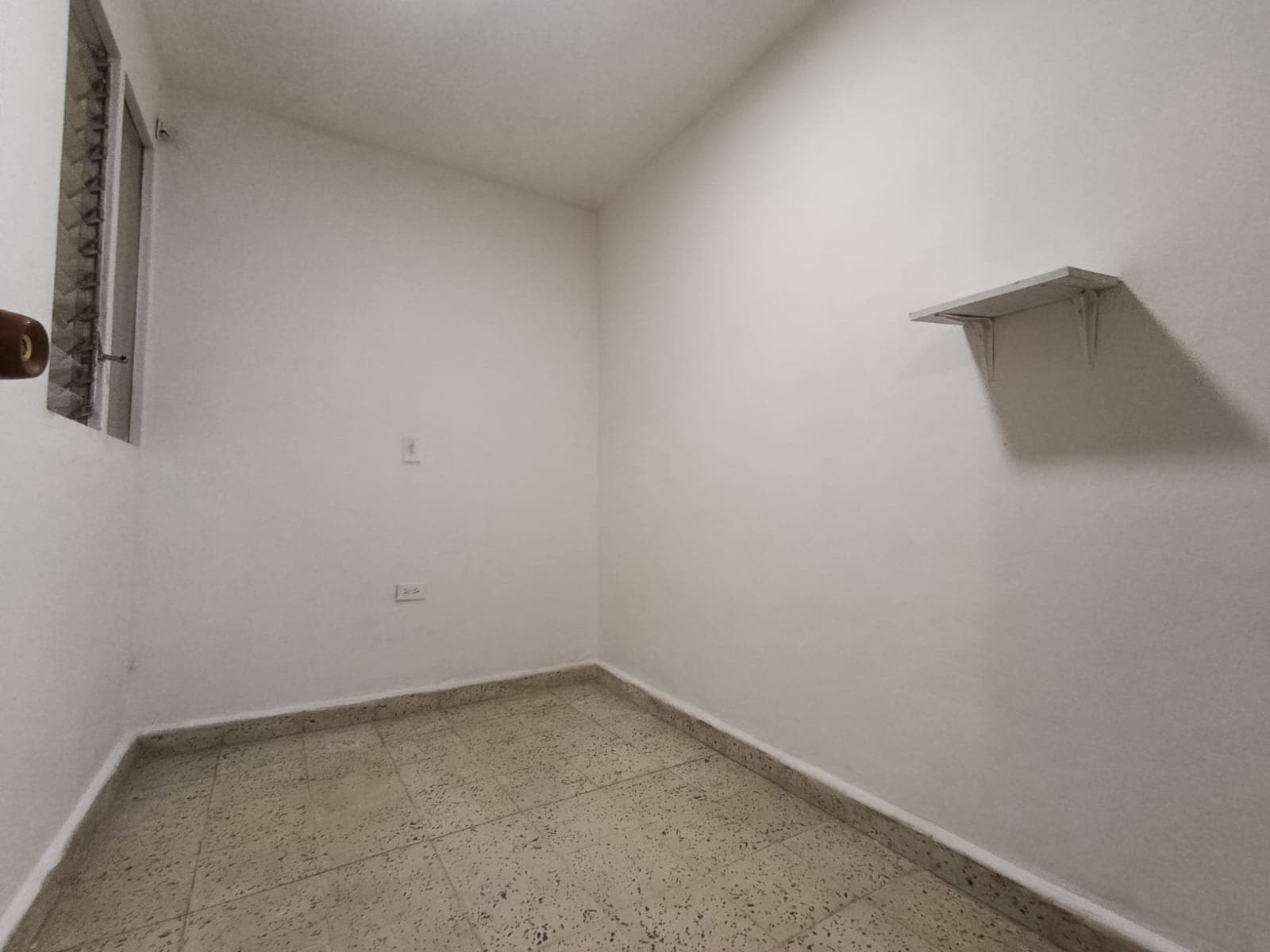 Apartaestudio en arriendo en La Milagrosa, Centro, Medellín — foto 2 de 9