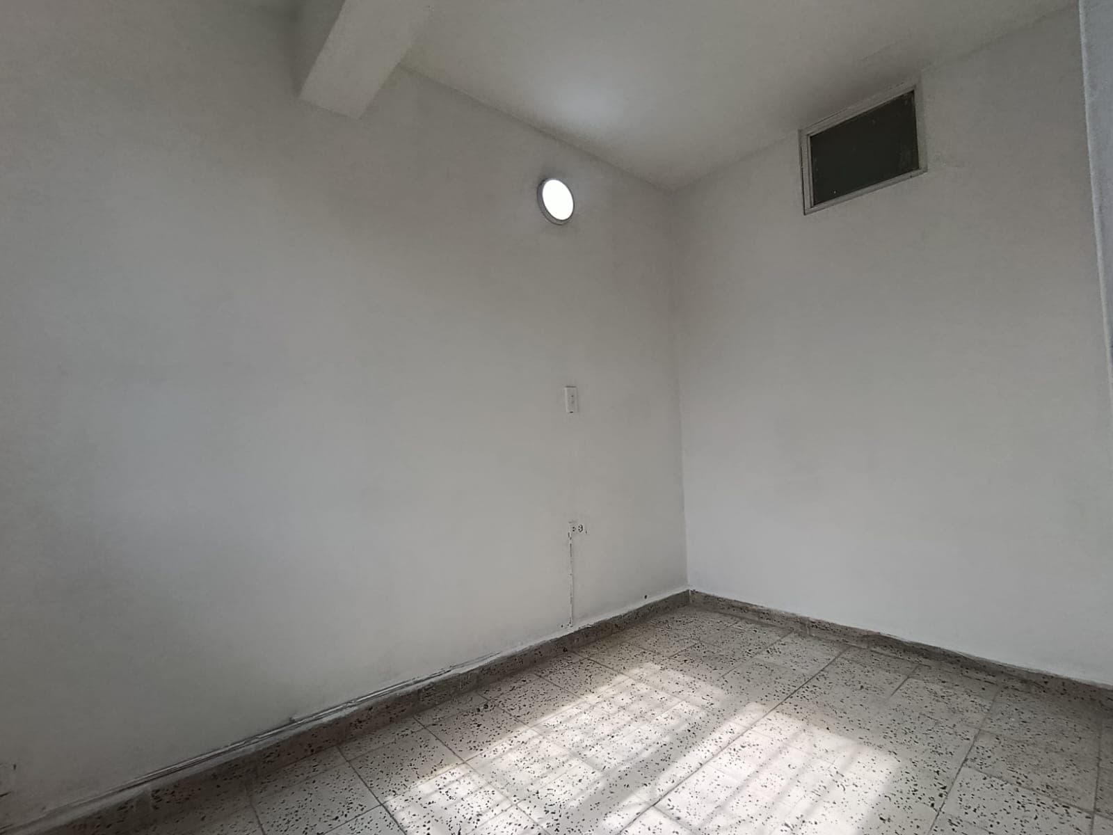 Apartaestudio en arriendo en La Milagrosa, Centro, Medellín — foto 4 de 9