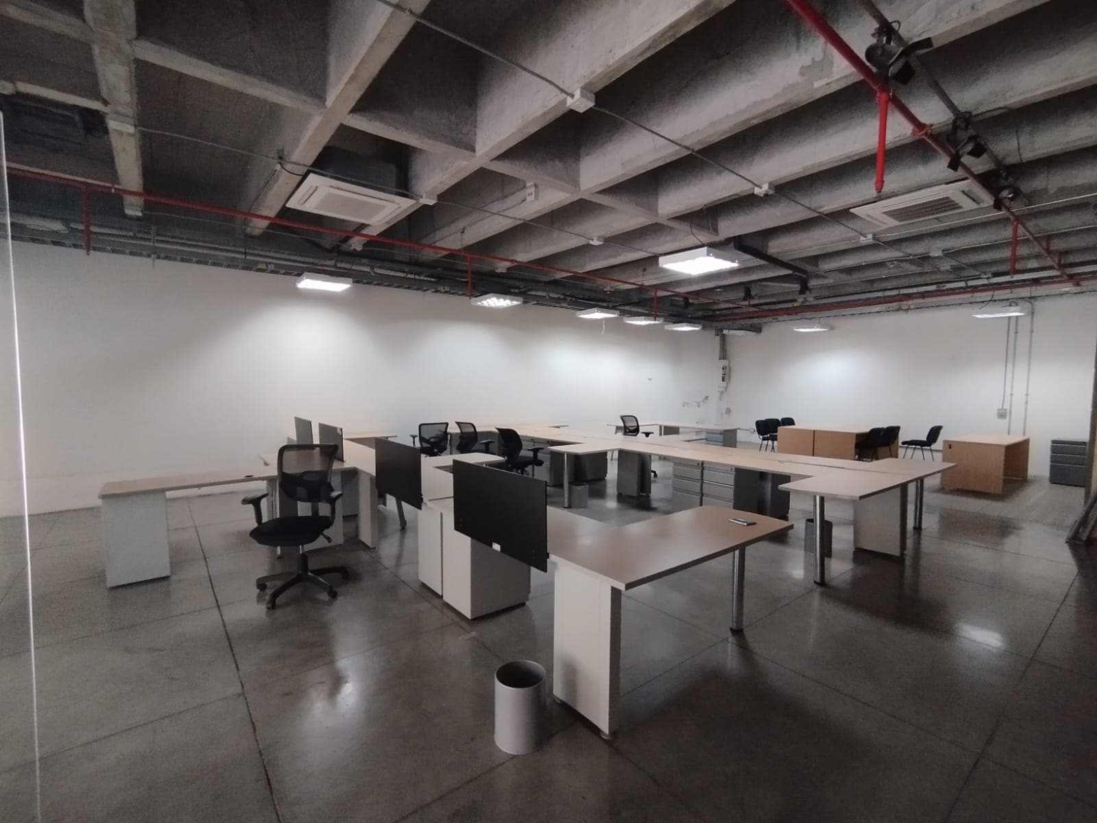 Oficina en arriendo en Alpujarra, Centro, Medellín — foto 1 de 13