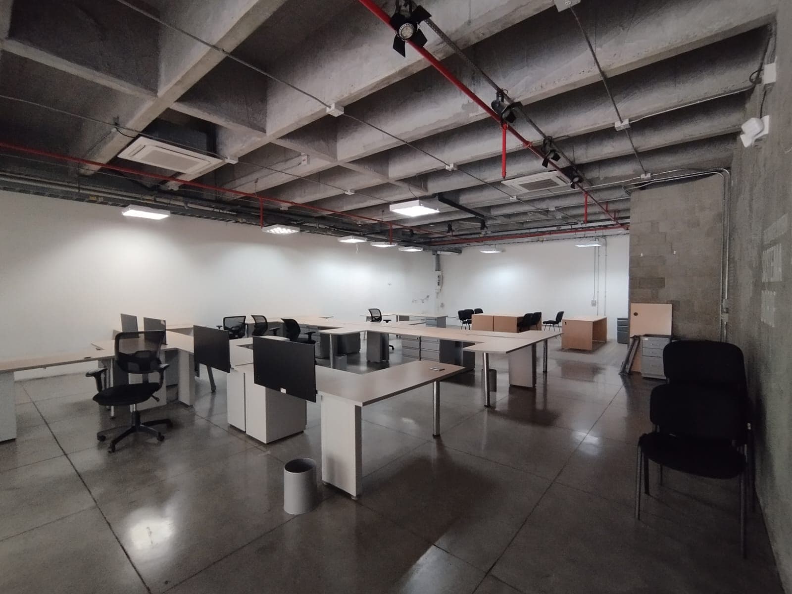 Oficina en arriendo en Alpujarra, Centro, Medellín — foto 2 de 13