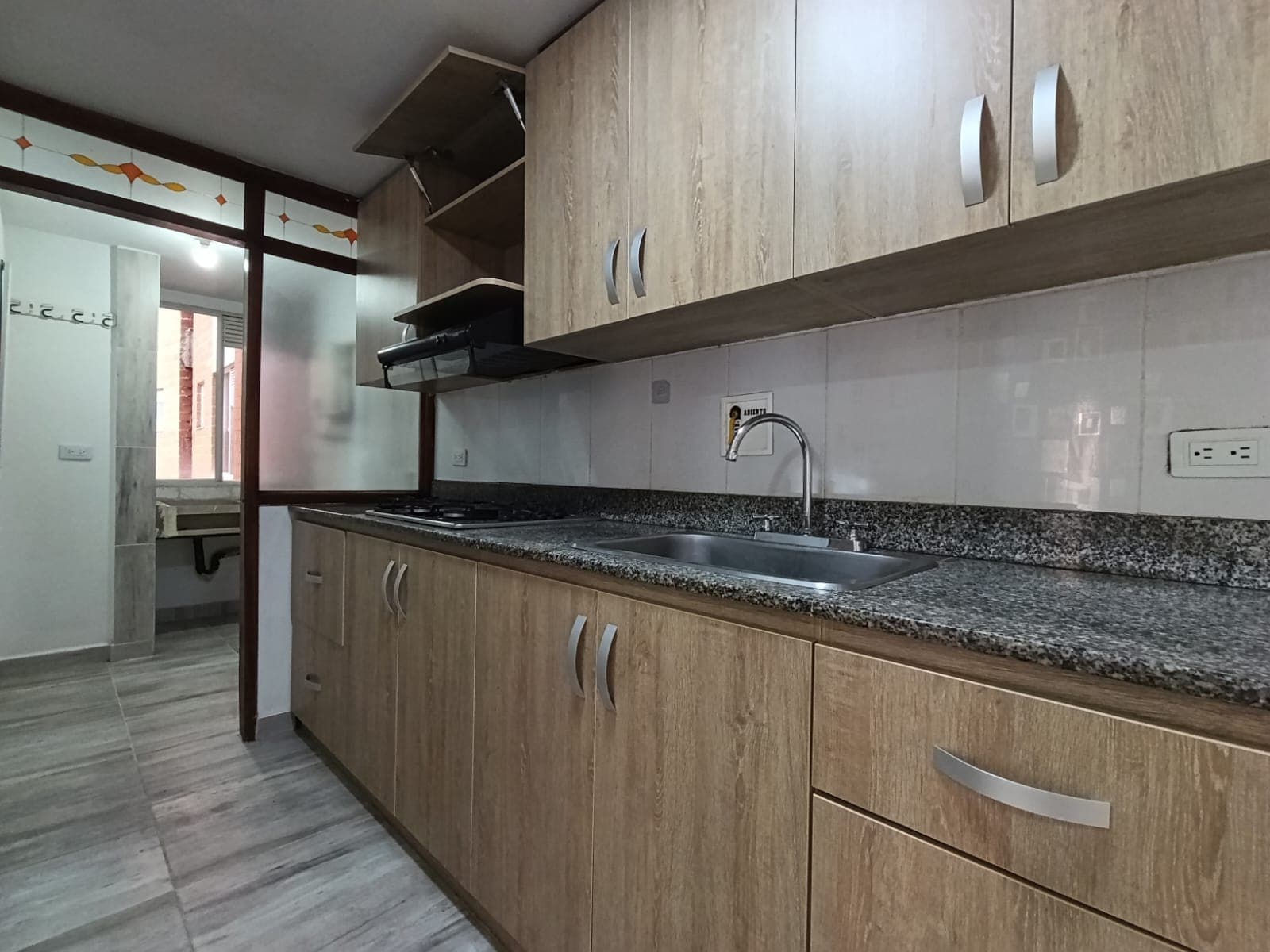 Apartamento en arriendo en Loma Del Indio, El Poblado, Medellín — foto 3 de 17