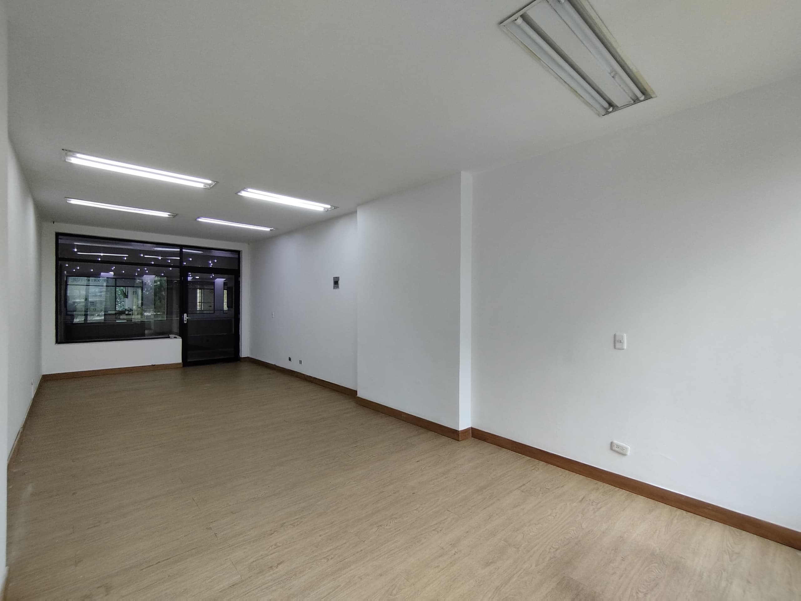 Local en arriendo en Milla De Oro, El Poblado, Medellín — foto 3 de 6
