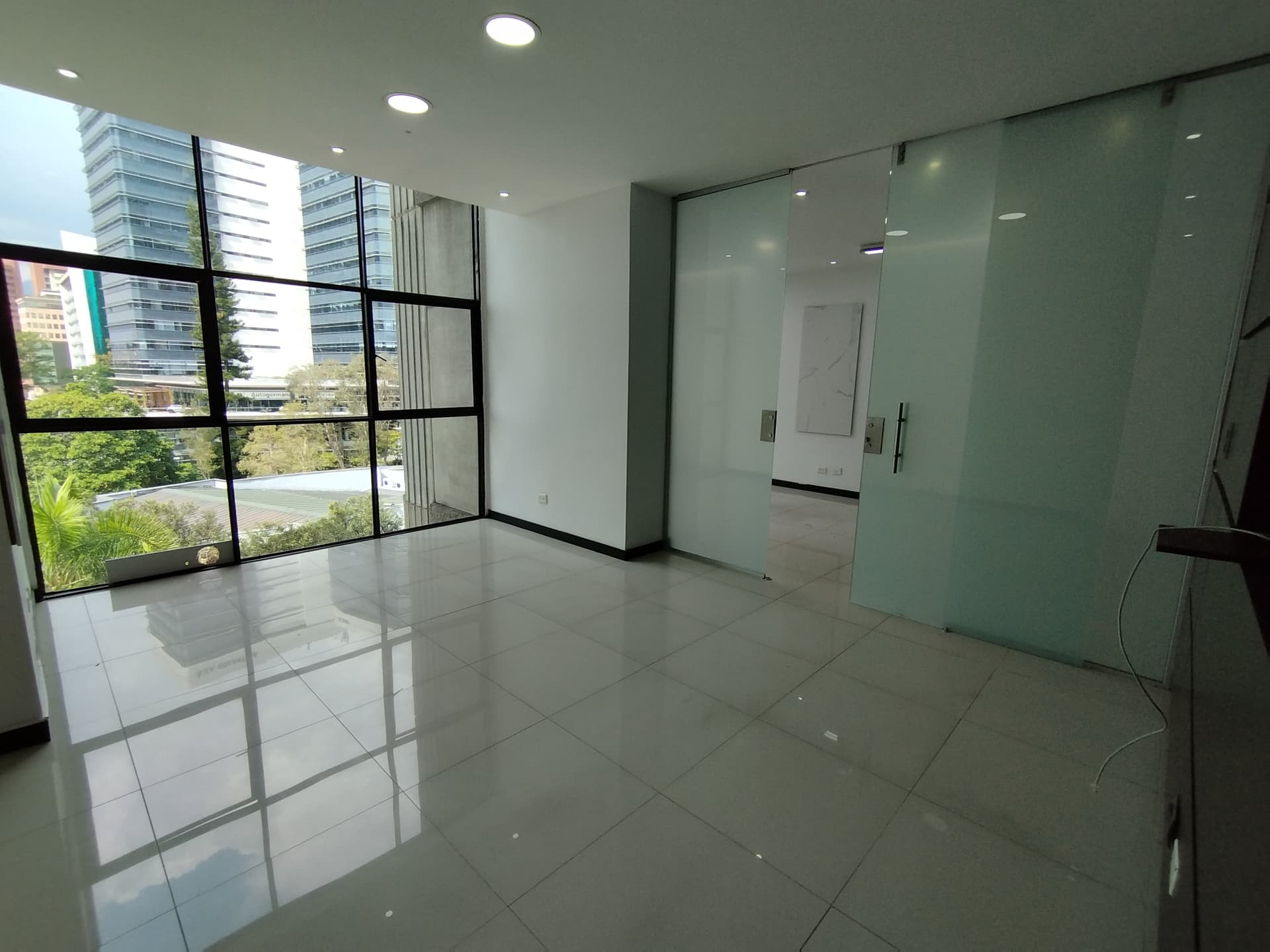 Local en arriendo en Milla De Oro, El Poblado, Medellín — foto 1 de 9