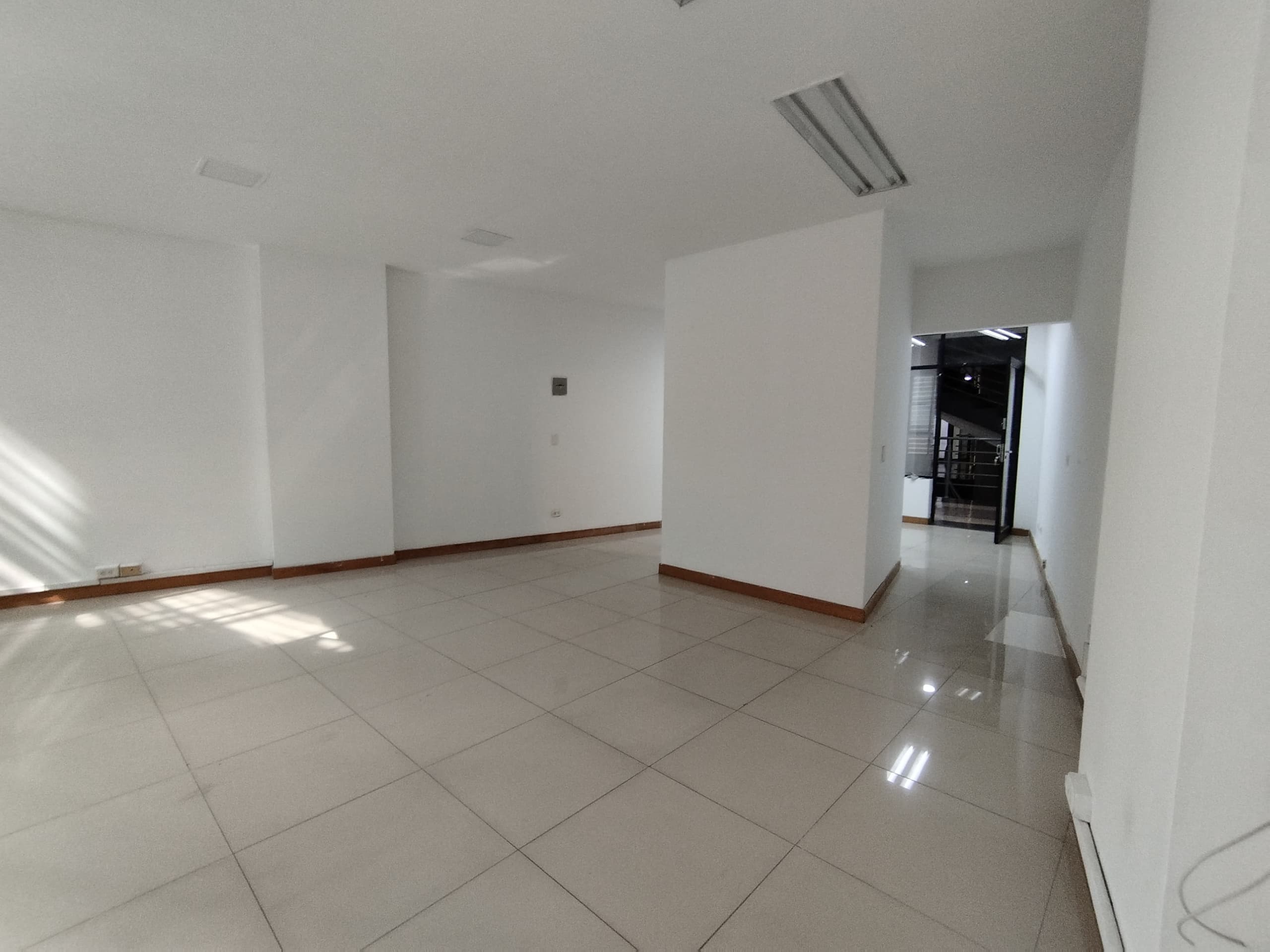 Local en arriendo en Milla De Oro, El Poblado, Medellín — foto 2 de 7
