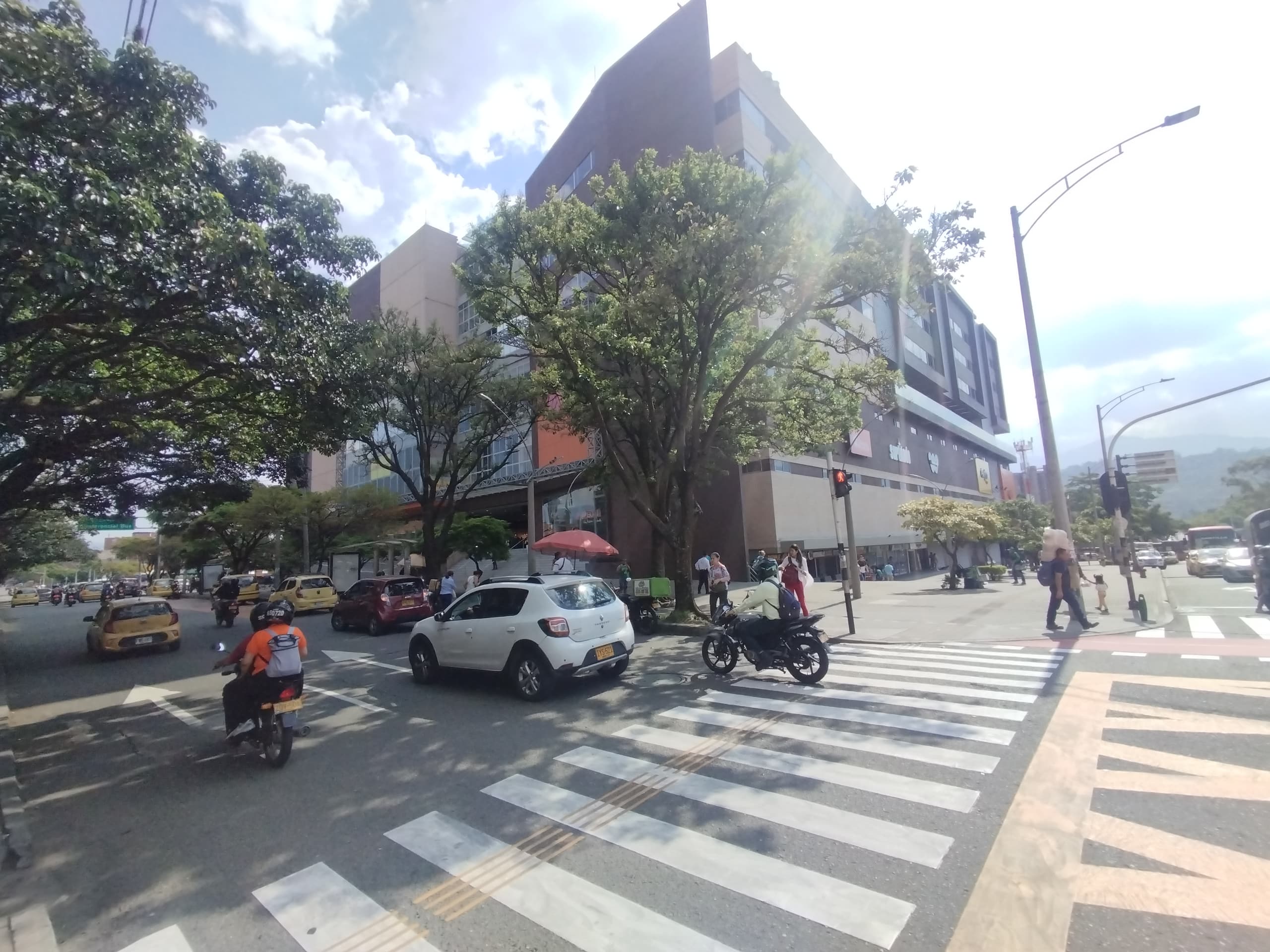 Local en arriendo en El Chagualo, Centro, Medellín — foto 1 de 9