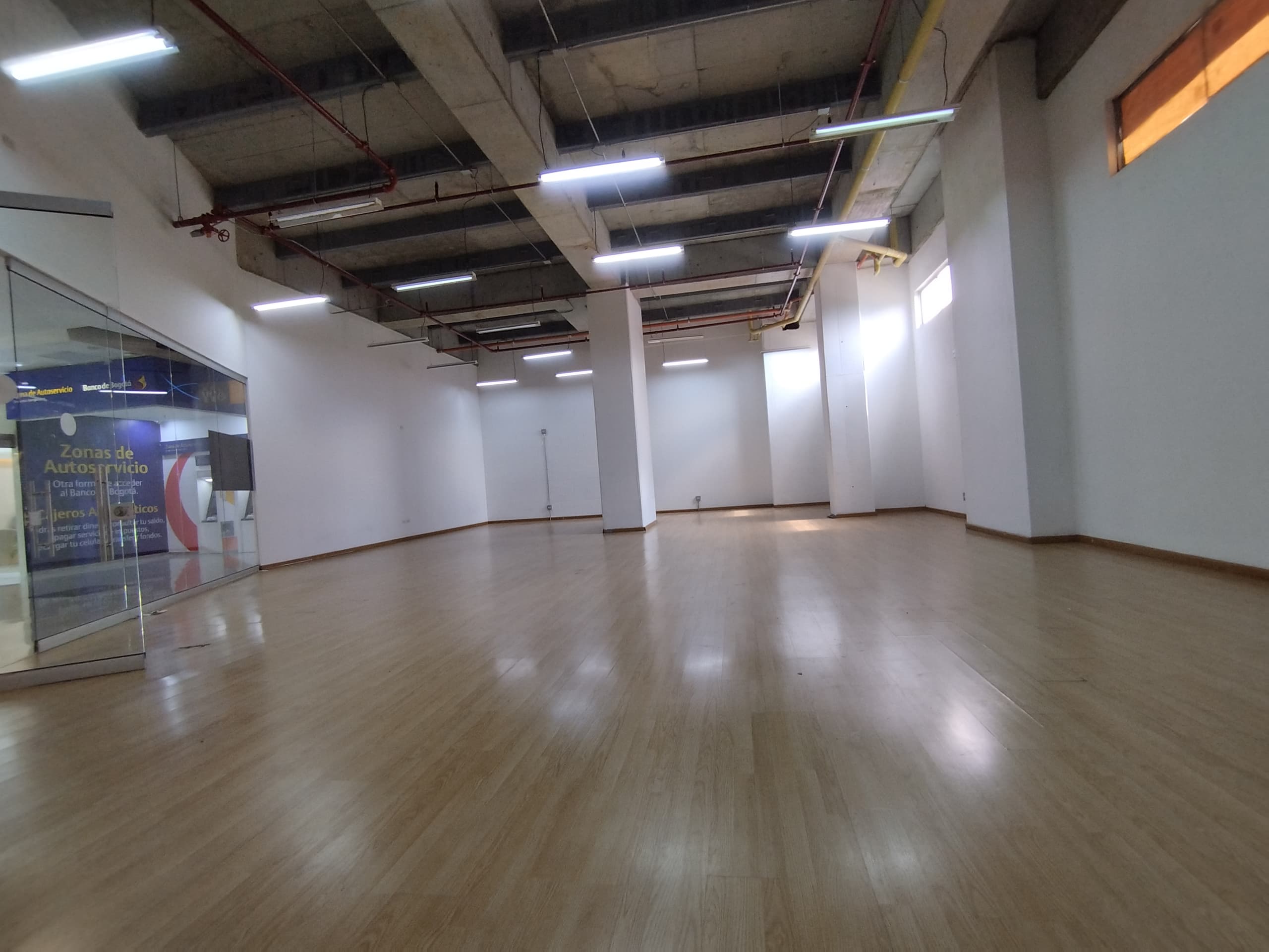 Local en arriendo en El Chagualo, Centro, Medellín — foto 2 de 9