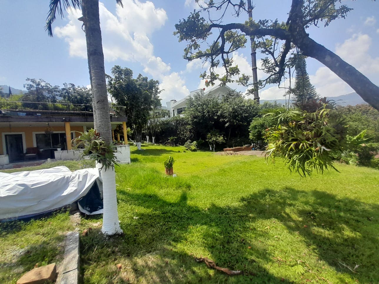 Casa Comercial en arriendo en Loma Del Escobero, Envigado — foto 1 de 20