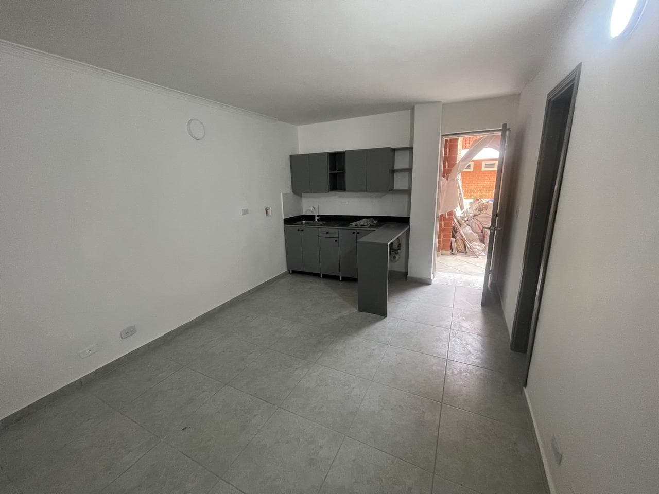 Apartaestudio en arriendo en Boston, Centro, Medellín — foto 1 de 10