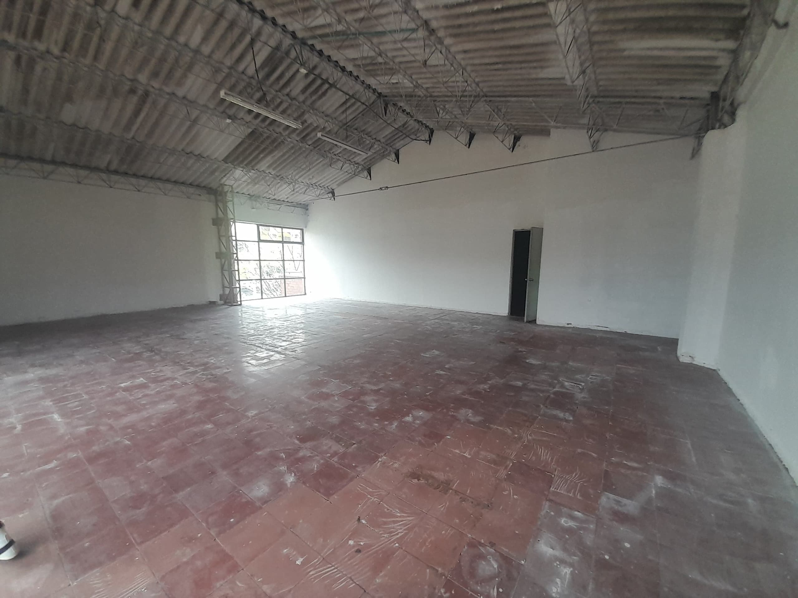 Bodega en arriendo en Laureles, Medellín — foto 2 de 15