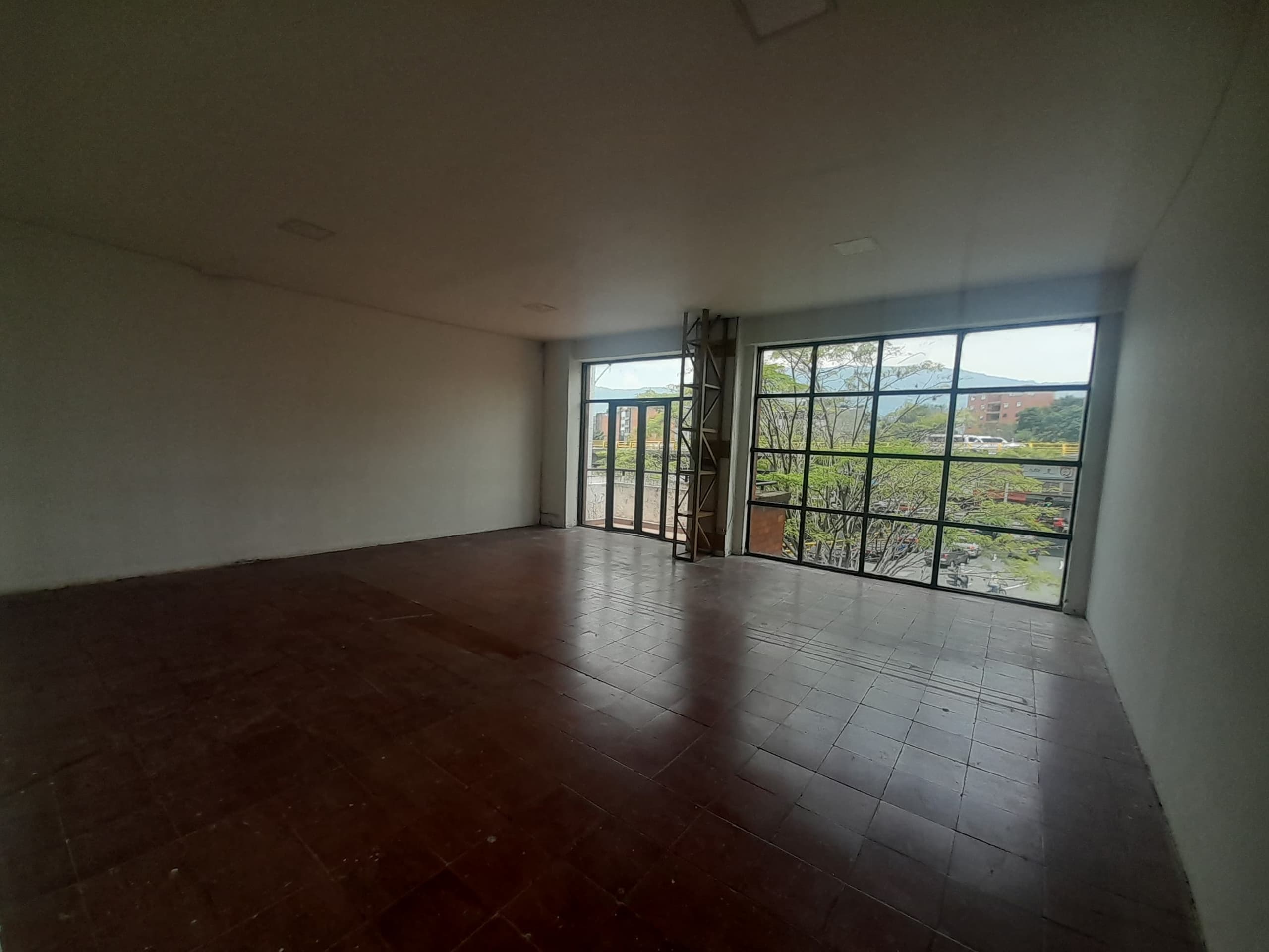 Bodega en arriendo en Laureles, Medellín — foto 3 de 15