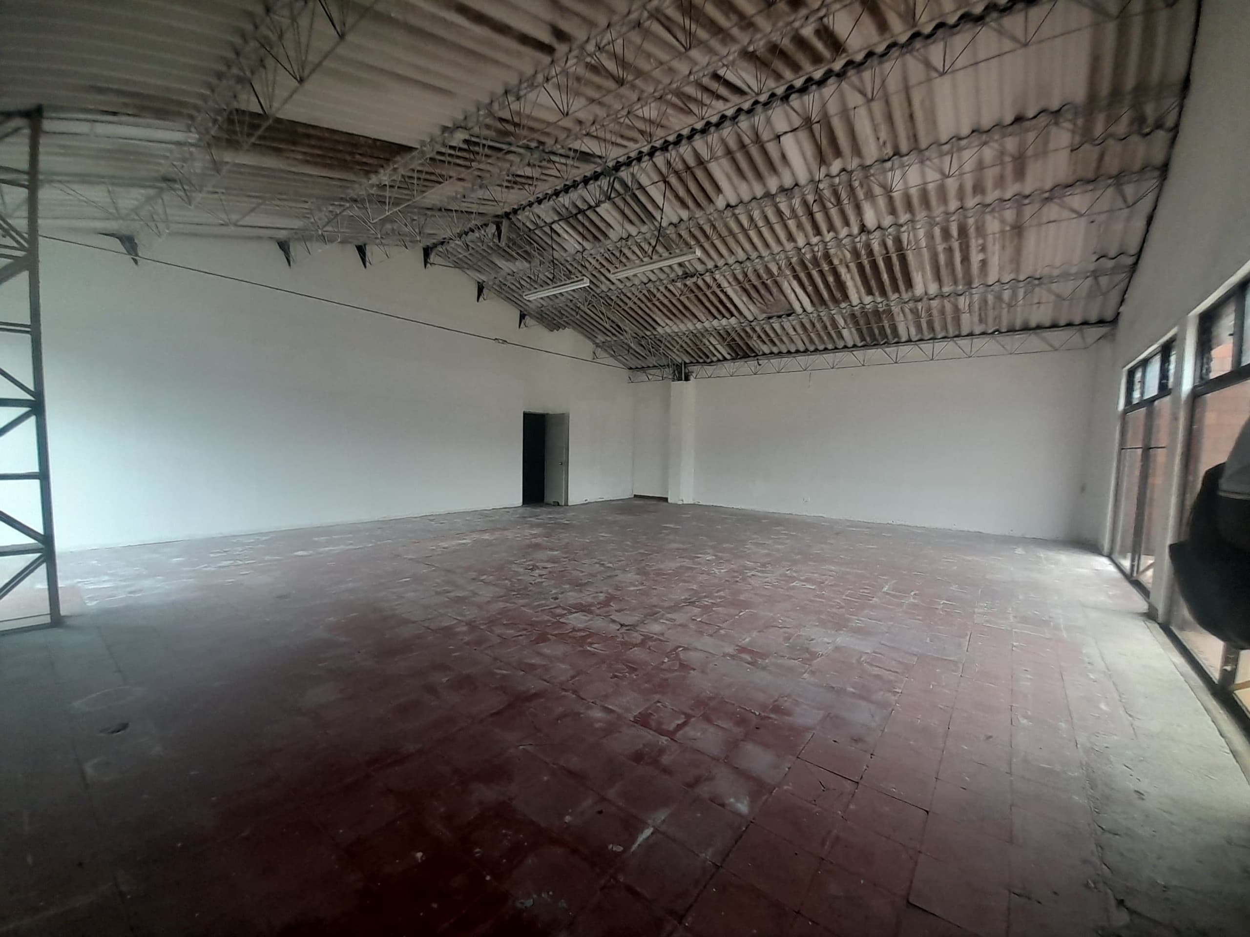 Bodega en arriendo en Laureles, Medellín — foto 5 de 15