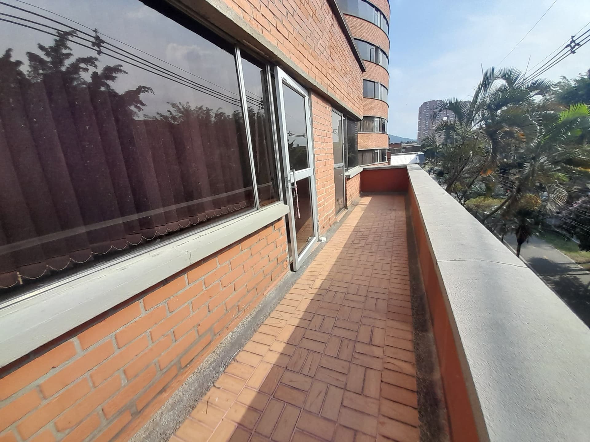 Oficina en arriendo en San Joaquín, Laureles, Medellín — foto 1 de 19
