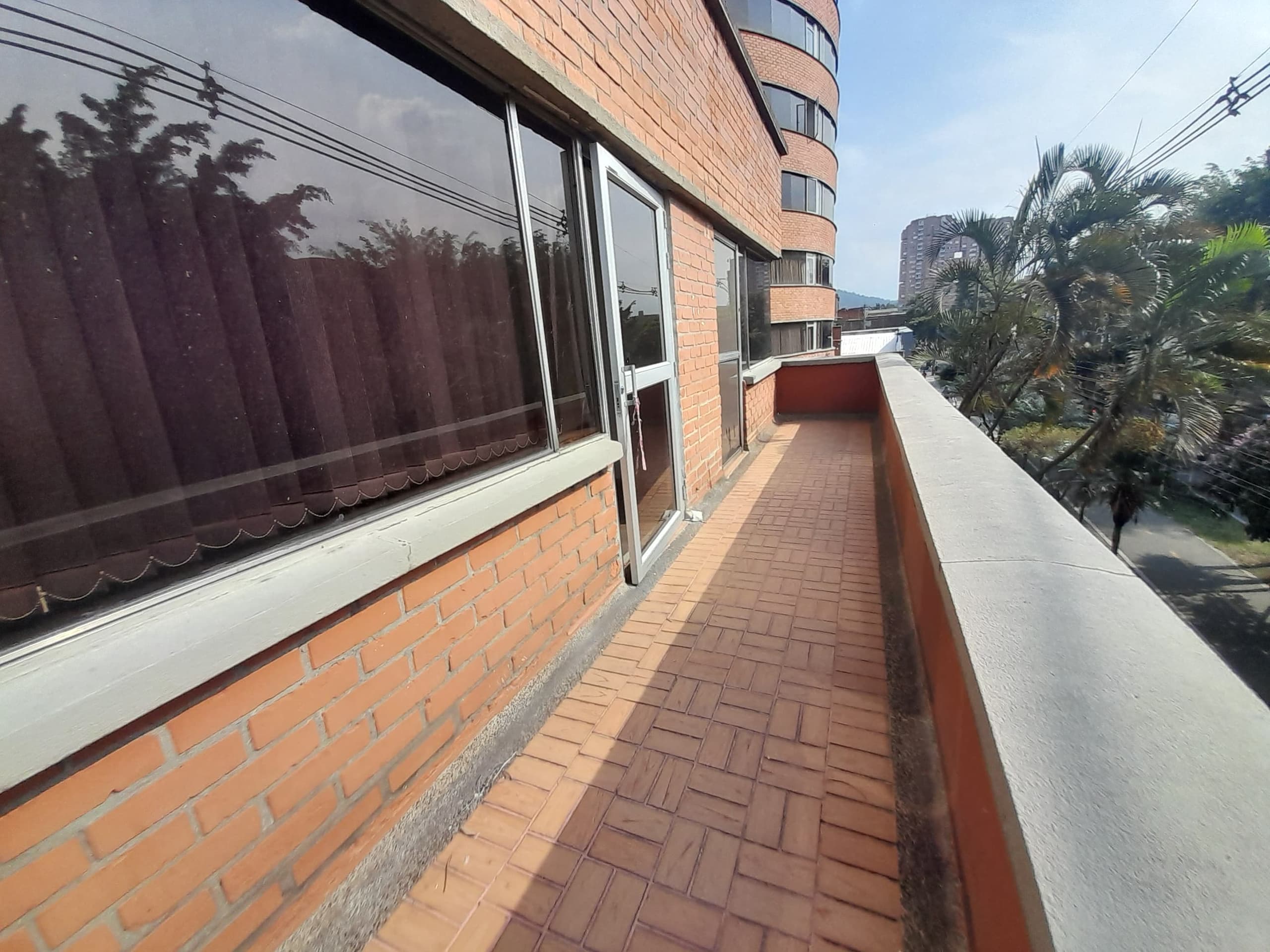Oficina en arriendo en San Joaquín, Laureles, Medellín — foto 1 de 19