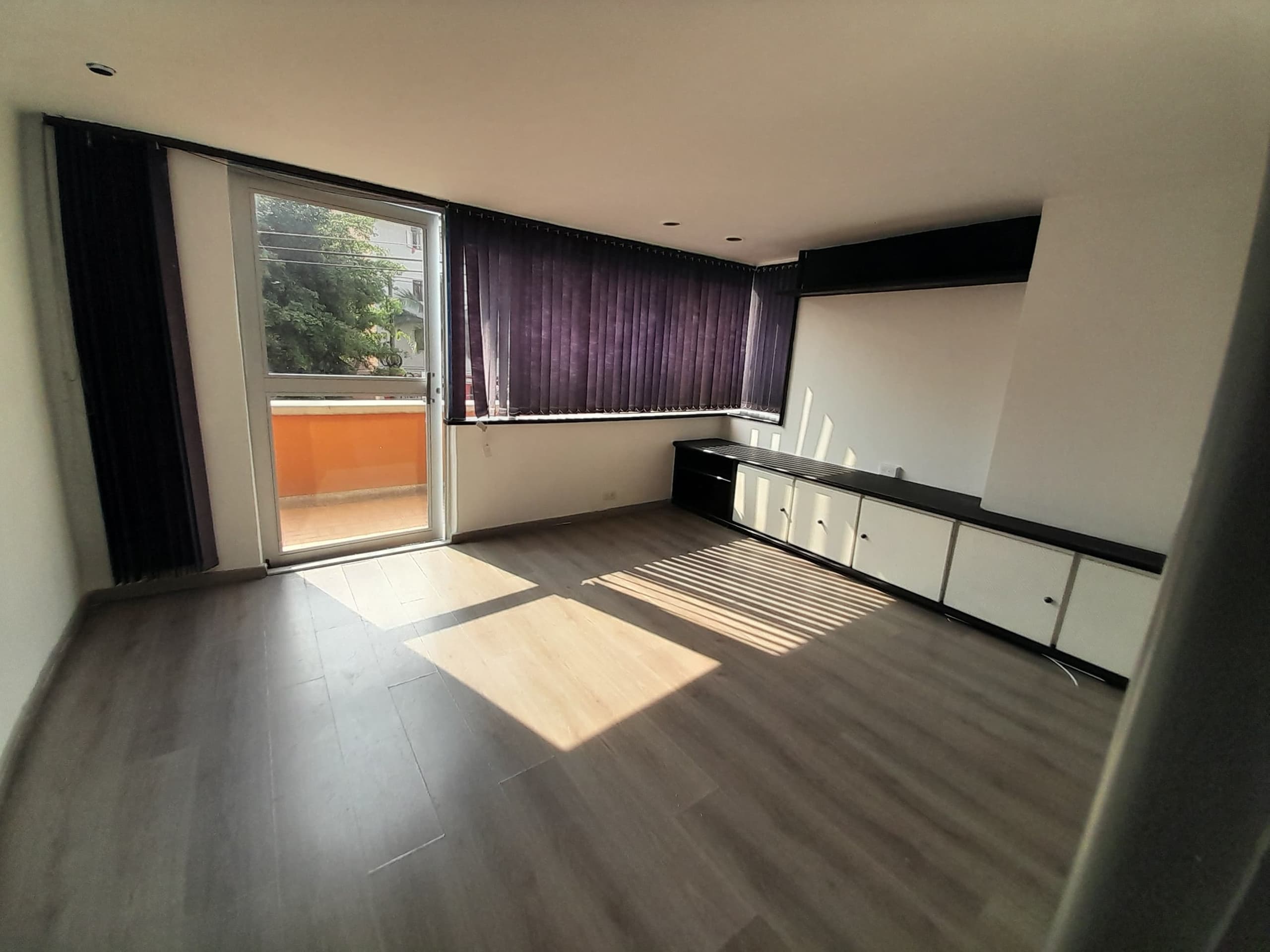 Oficina en arriendo en San Joaquín, Laureles, Medellín — foto 3 de 19