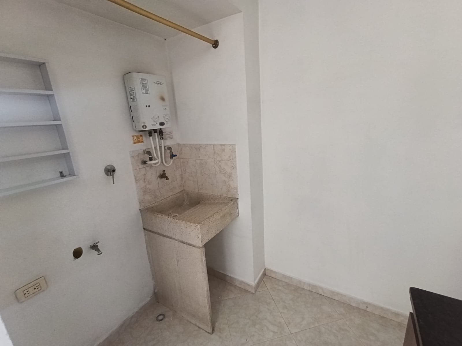 Apartamento en arriendo en Calasanz, La America, Medellín — foto 4 de 19