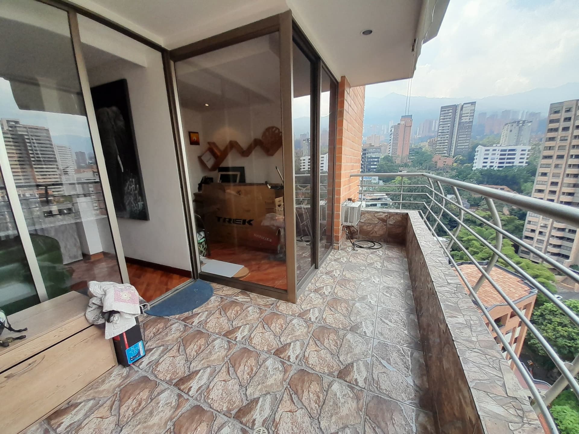 Apartamento en arriendo en Loma De Los Parra, El Poblado, Medellín — foto 1 de 20
