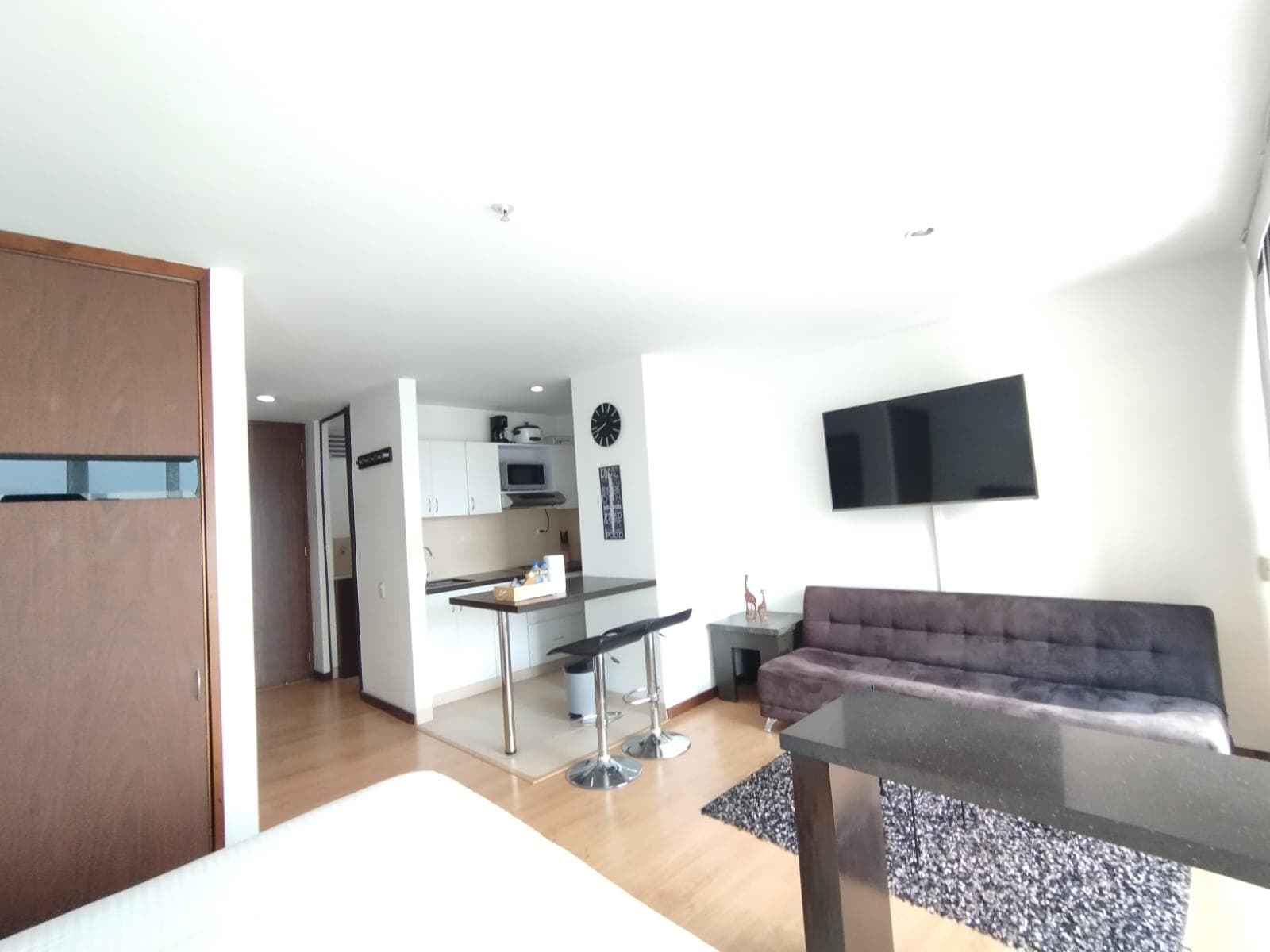Apartaestudio en arriendo en Los Balsos, El Poblado, Medellín — foto 1 de 15