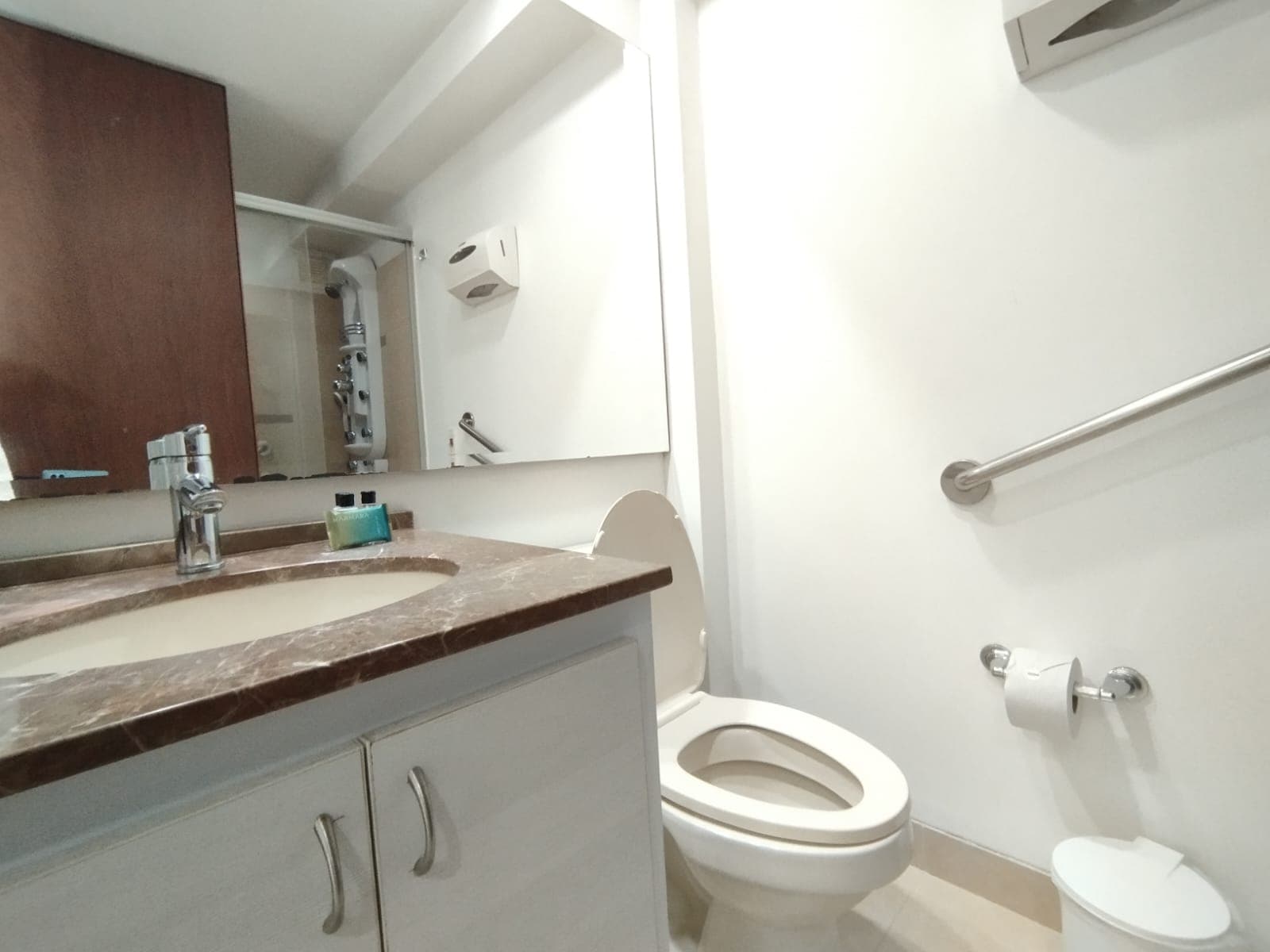 Apartaestudio en arriendo en Los Balsos, El Poblado, Medellín — foto 2 de 15