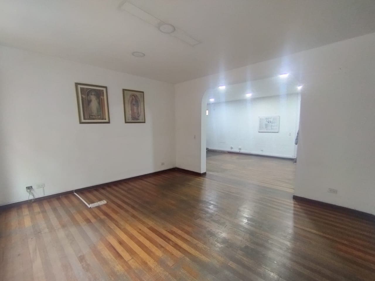 Casa Comercial en arriendo en La Candelaria, Centro, Medellín — foto 2 de 17
