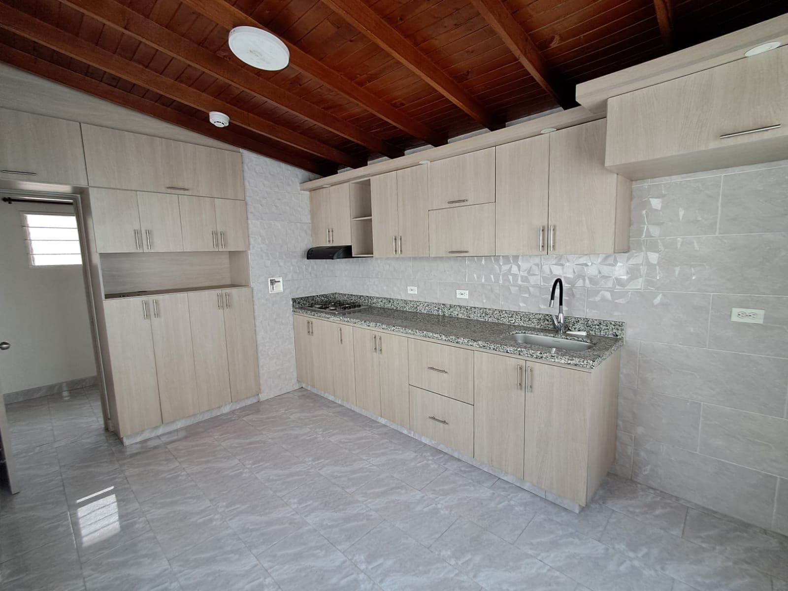 Apartamento en arriendo en Calasanz, La America, Medellín — foto 1 de 20