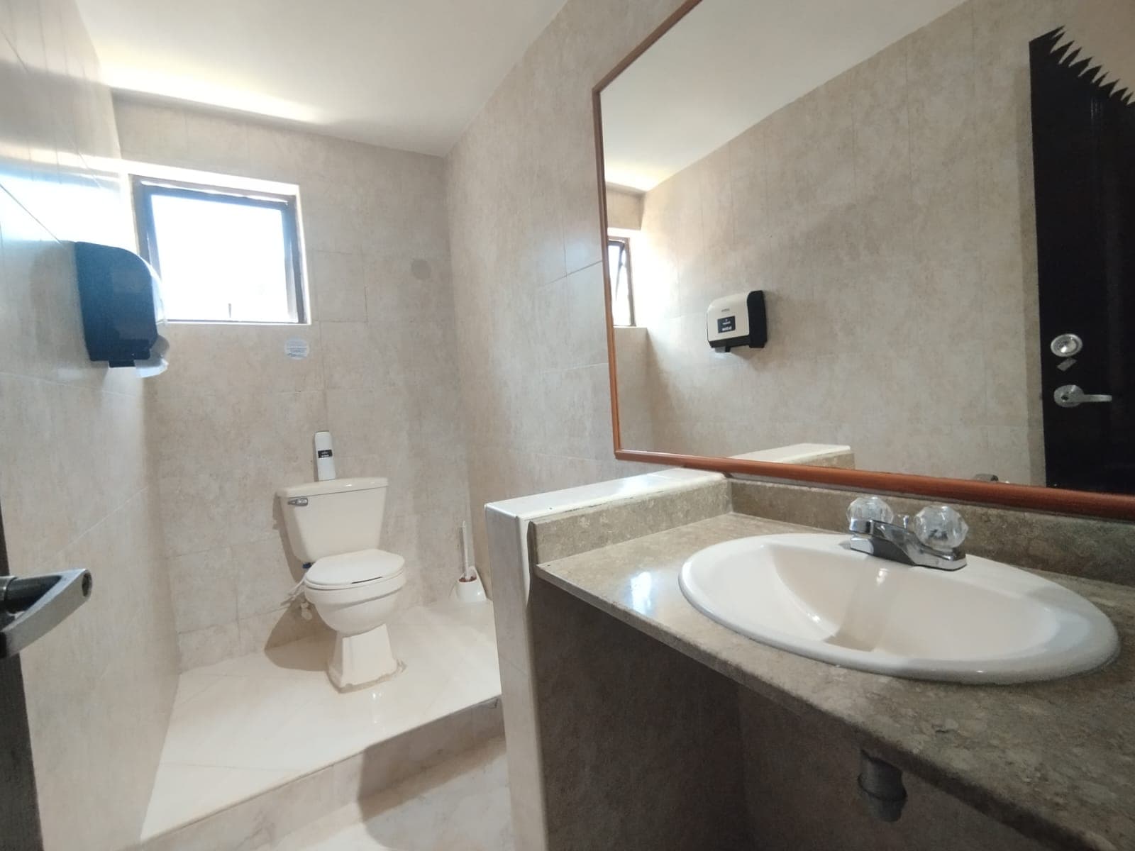 Casa Comercial en arriendo en Las Lomas, El Poblado, Medellín — foto 3 de 20