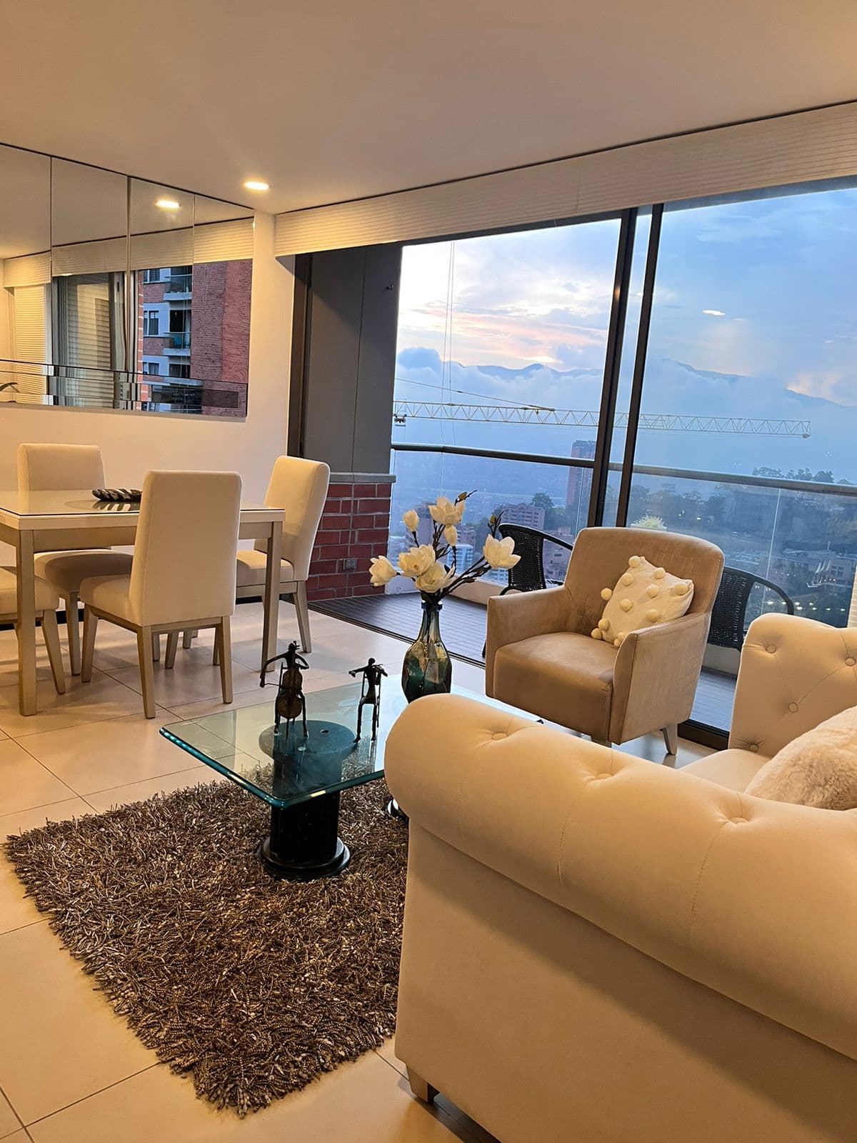 Apartamento en arriendo en Altos Del Cola Del Zorro, El Poblado, Medellín — foto 1 de 20