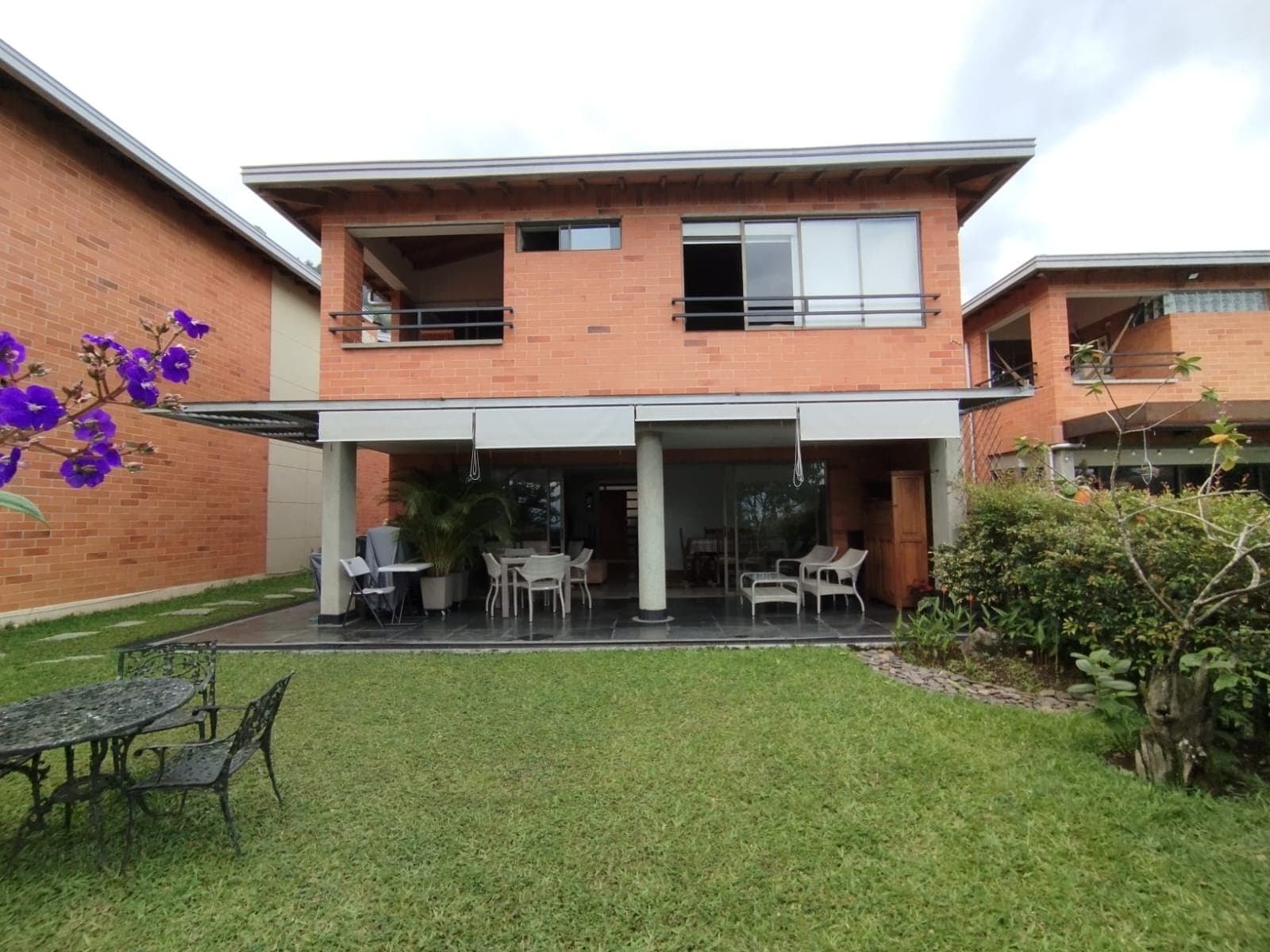 Casa Vivienda en arriendo en Transversal Intermedia, Envigado — foto 1 de 20