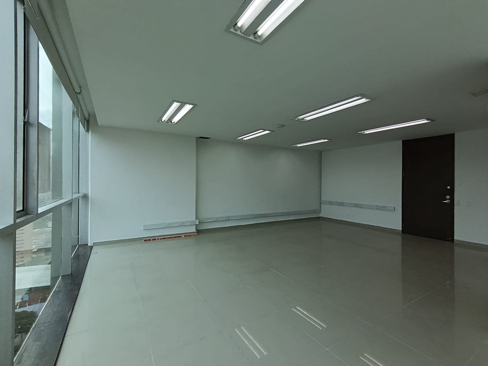 Oficina en arriendo en Los Balsos, El Poblado, Medellín — foto 2 de 8