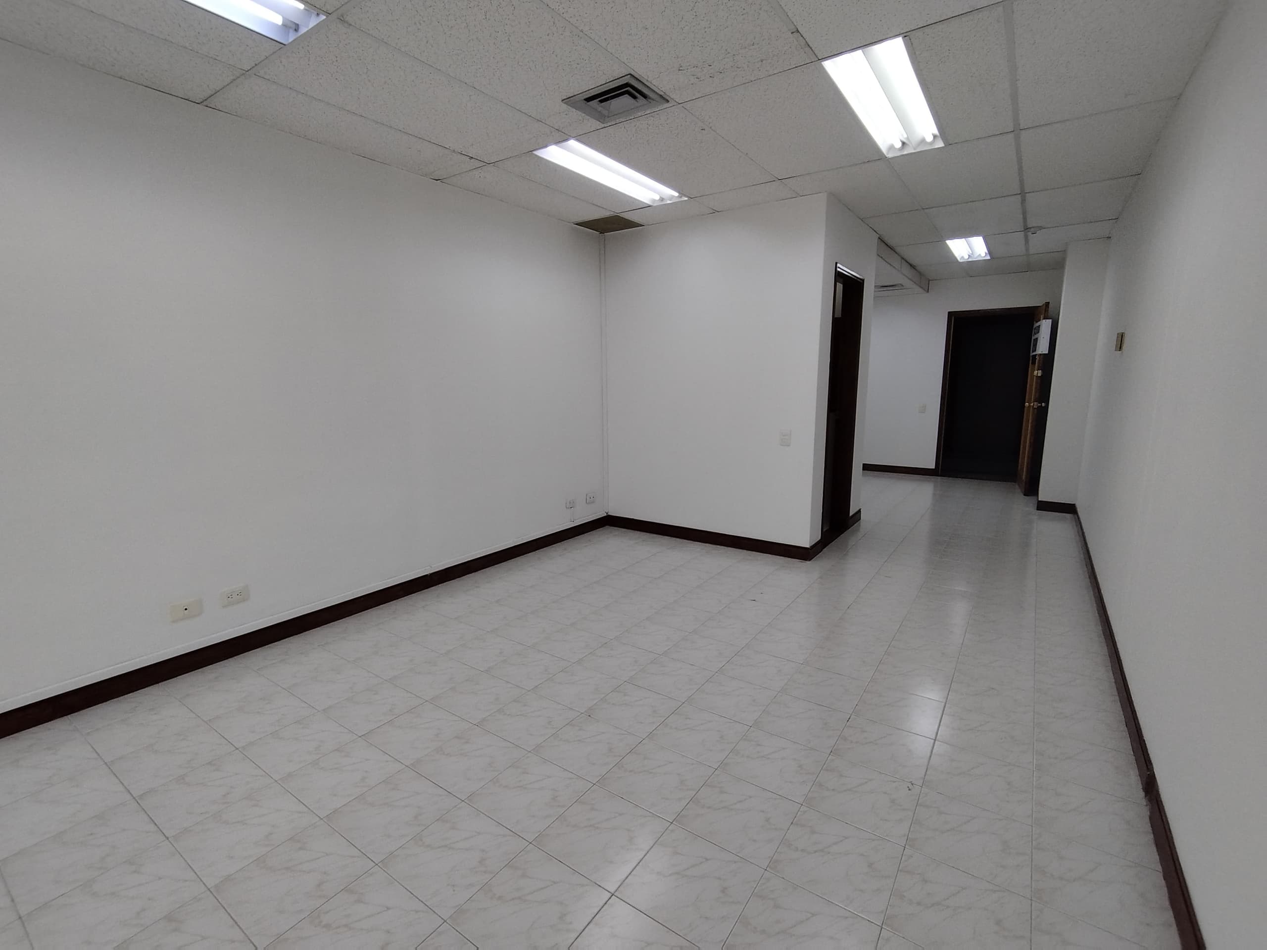 Oficina en arriendo en El Poblado, Medellín — foto 1 de 10