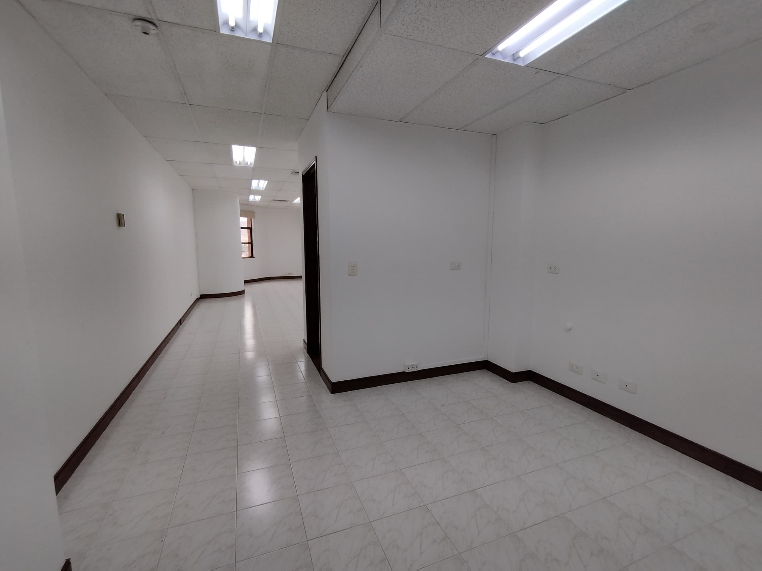 Oficina en arriendo en El Poblado, Medellín — foto 3 de 10