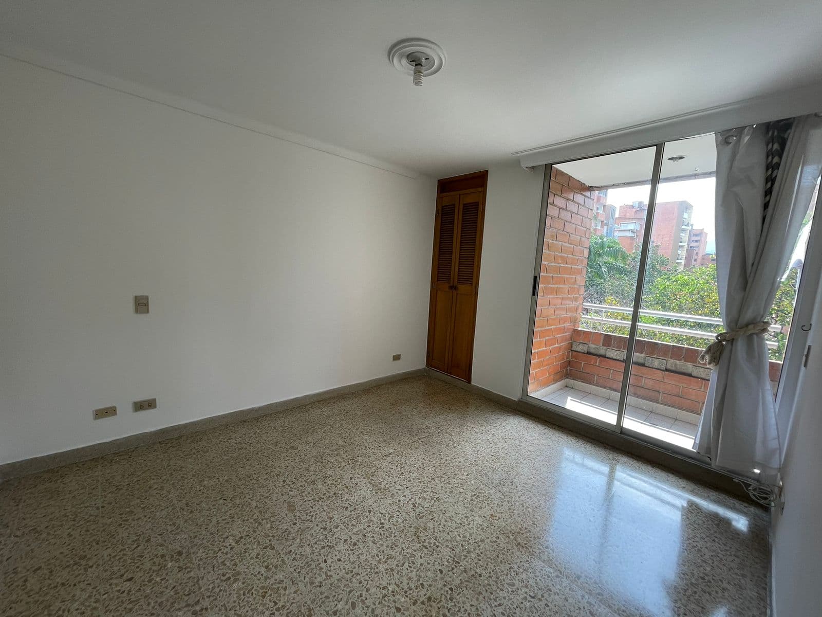 Apartamento en arriendo en Laureles, Medellín — foto 1 de 20