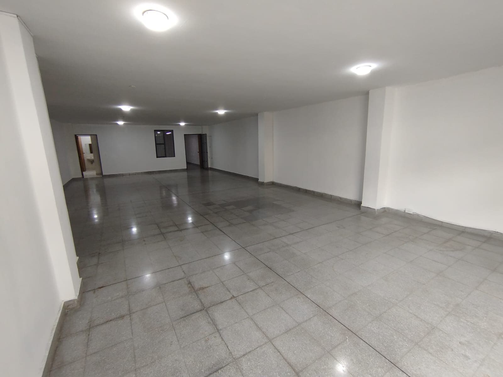 Bodega en arriendo en San Diego, El Poblado, Medellín — foto 1 de 10