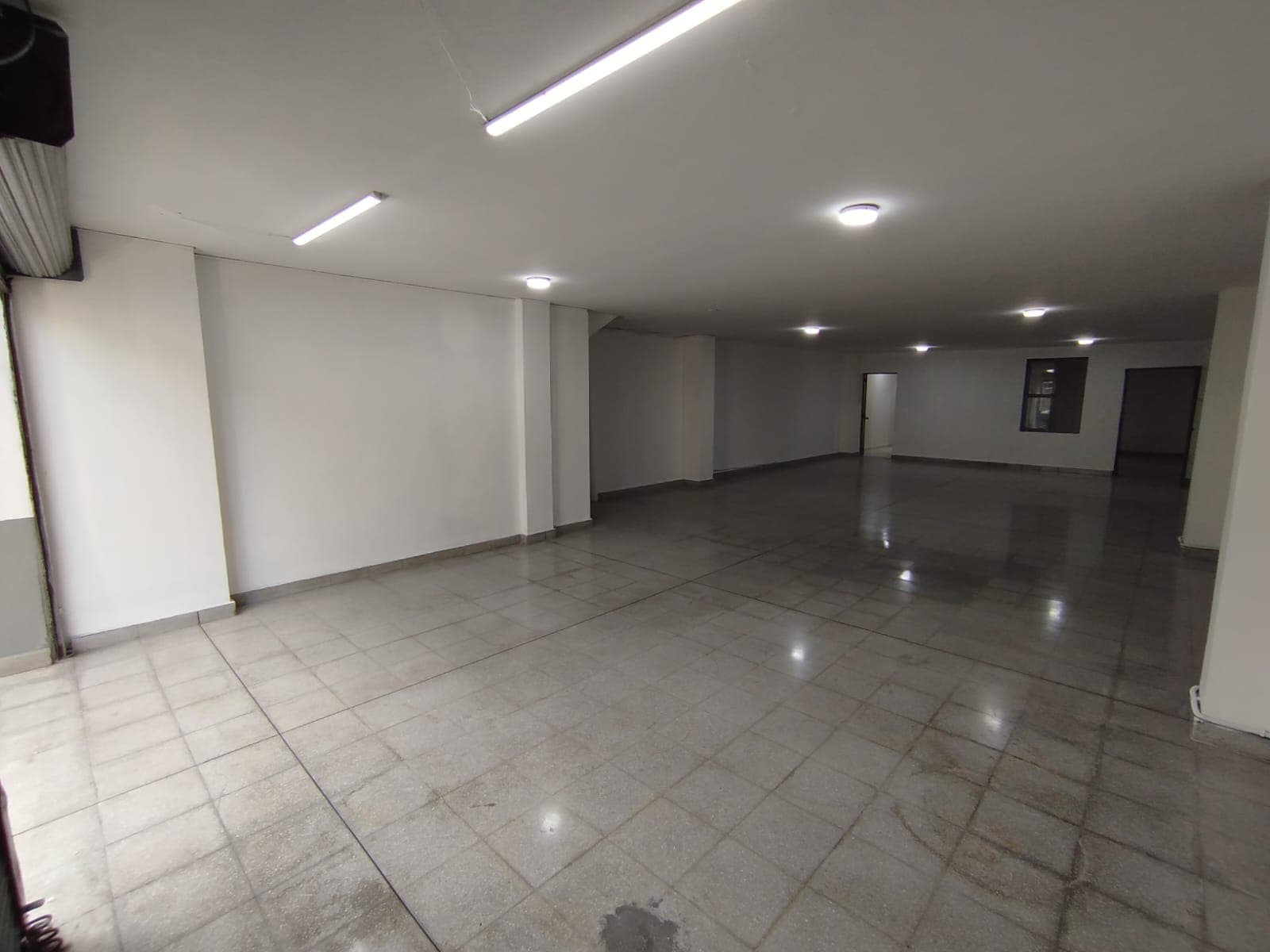 Bodega en arriendo en San Diego, El Poblado, Medellín — foto 3 de 10
