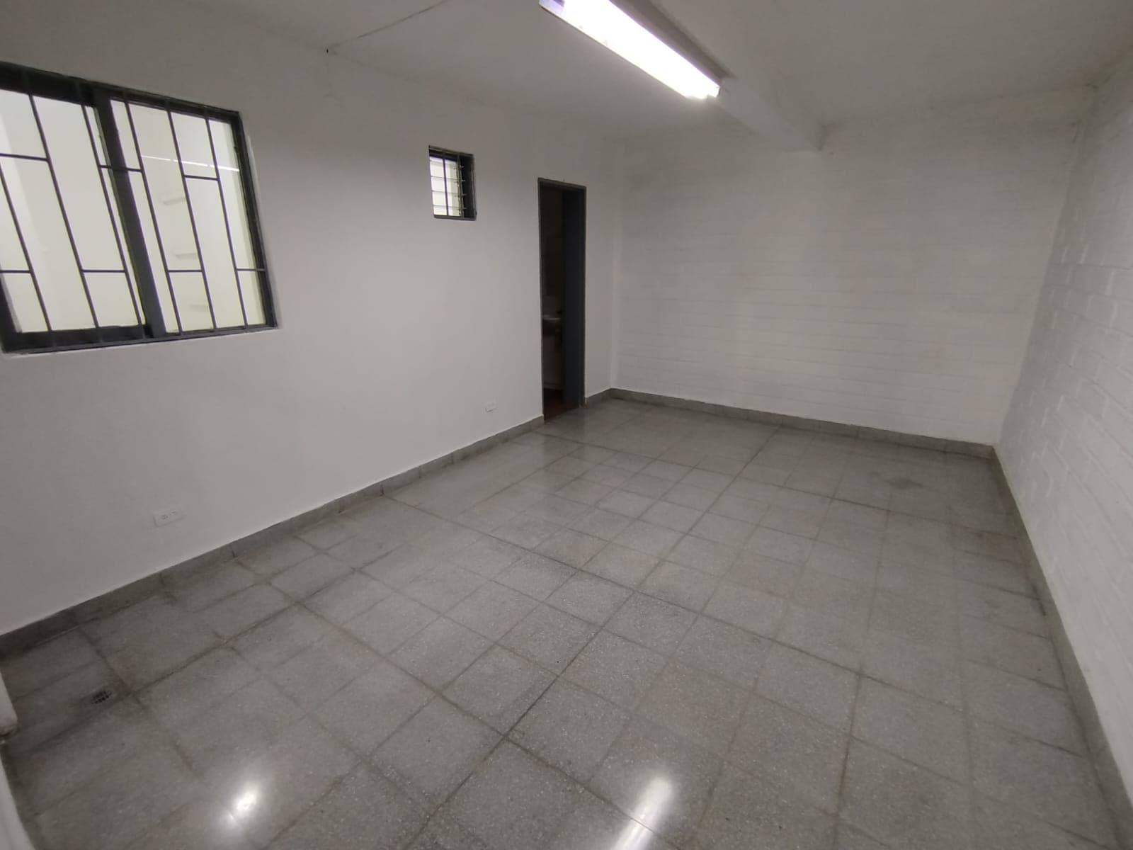 Bodega en arriendo en San Diego, El Poblado, Medellín — foto 4 de 10