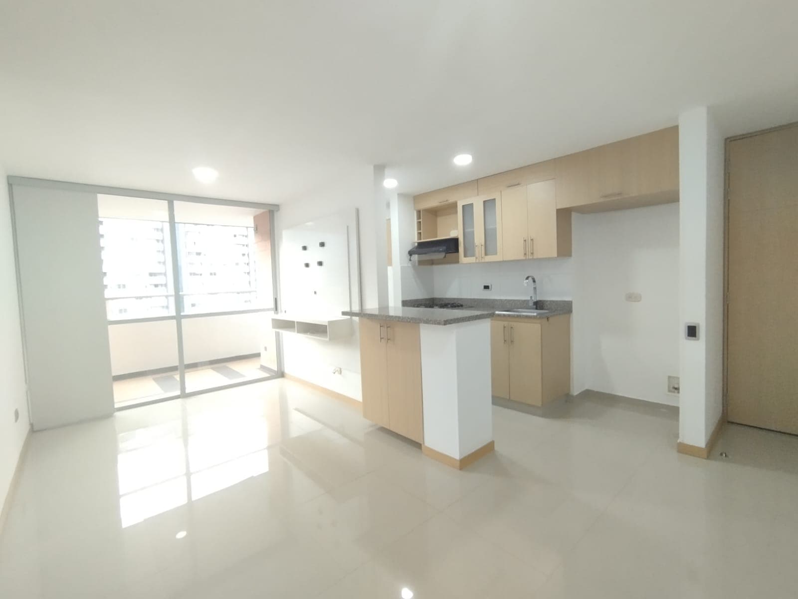 Apartamento en arriendo en Loma del Indio, El Poblado, Medellín — foto 1 de 20