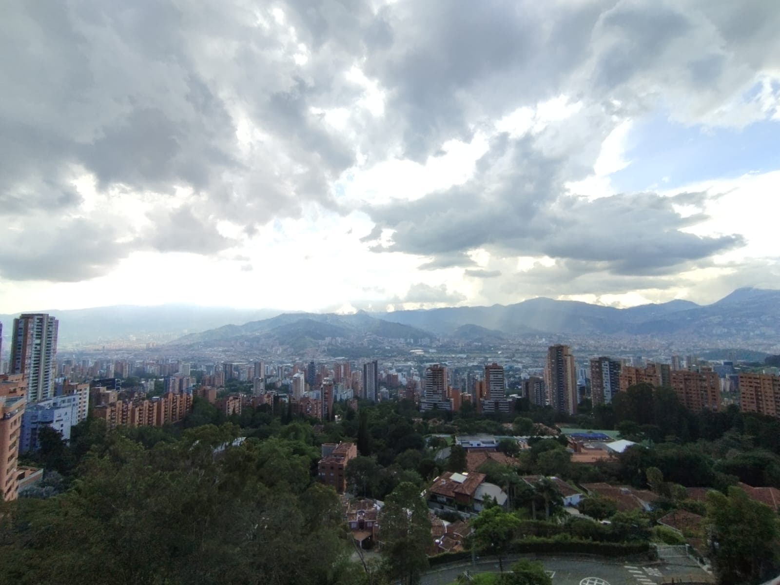 Apartamento en arriendo en La Calera, El Poblado, Medellín — foto 1 de 15