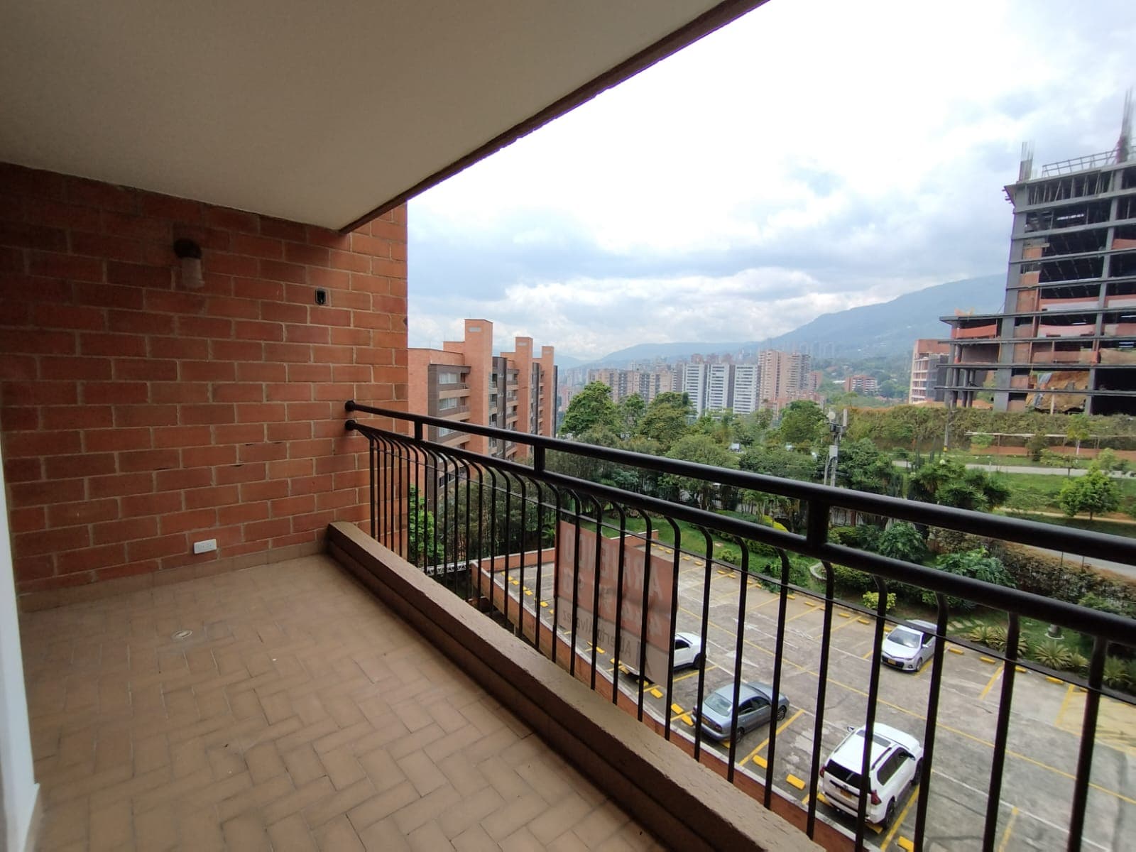 Apartamento en arriendo en Loma Del Escobero, Envigado — foto 1 de 20