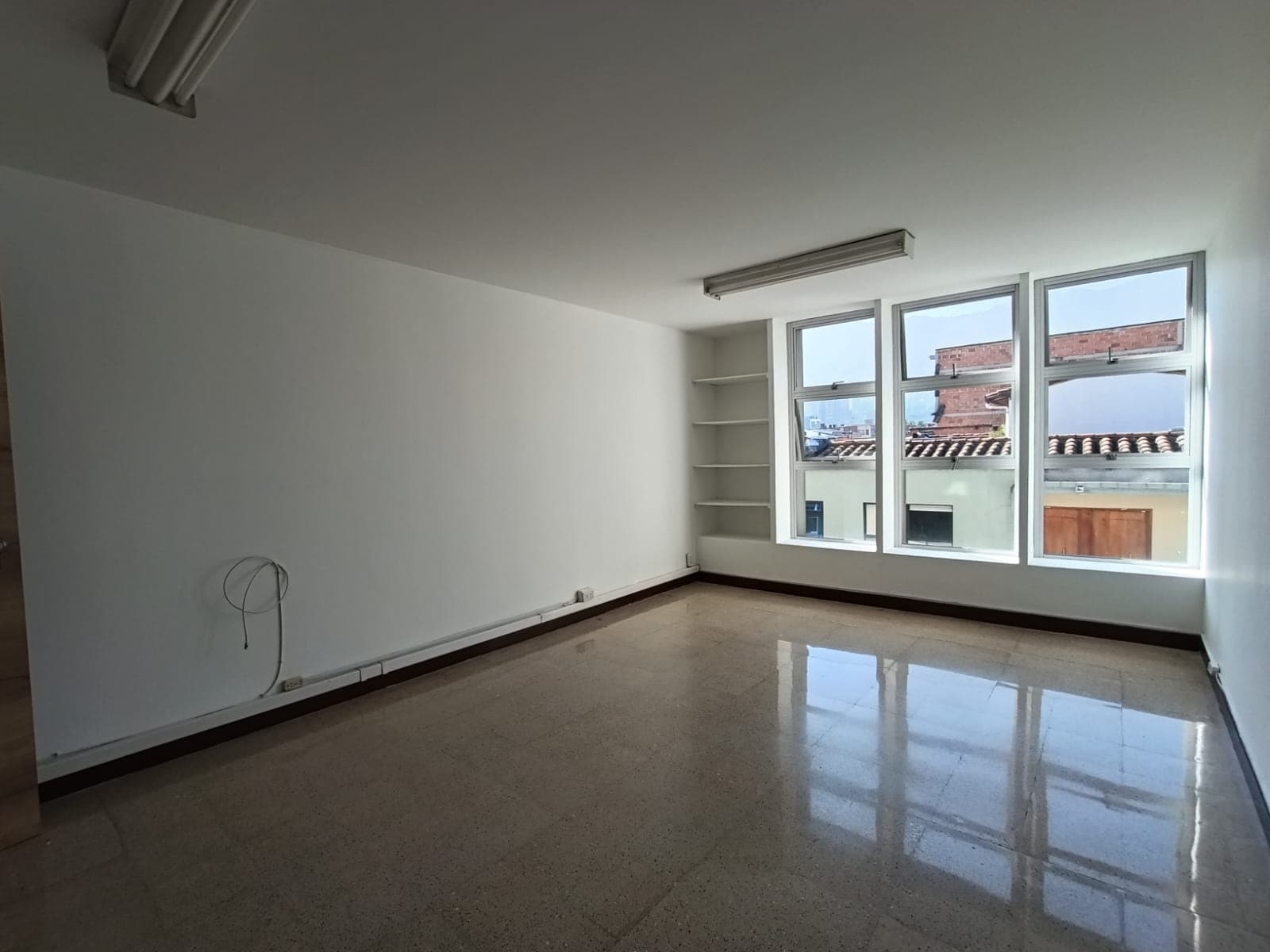 Oficina en arriendo en Parque De, Envigado — foto 1 de 11