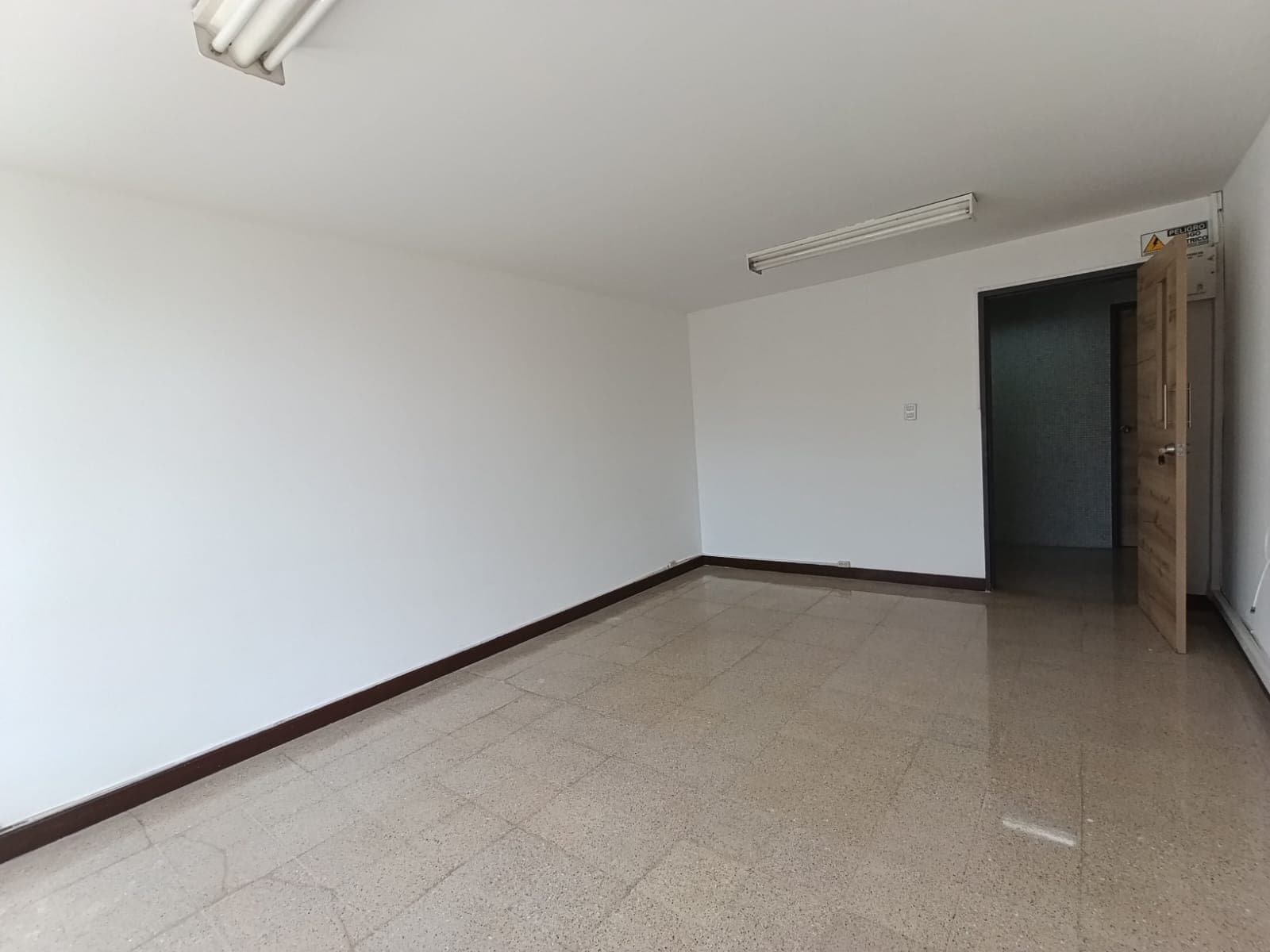 Oficina en arriendo en Parque De, Envigado — foto 2 de 11