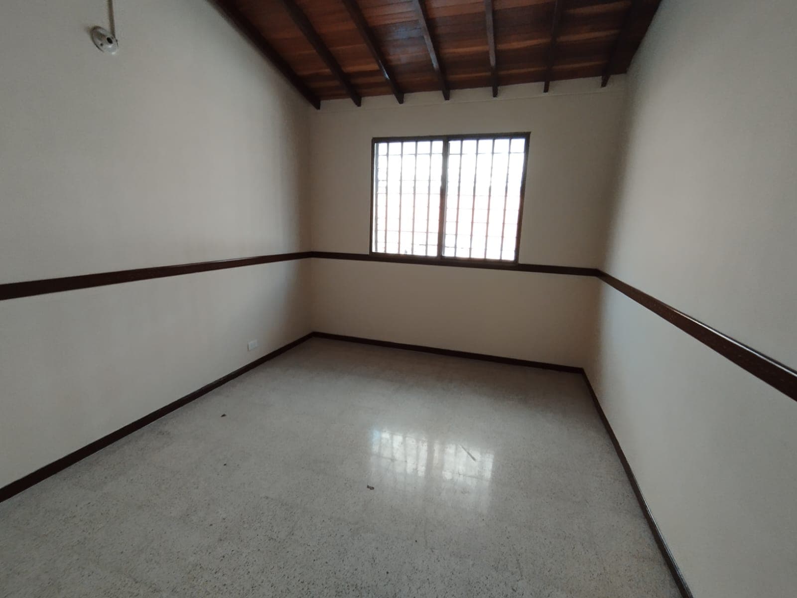Casa Comercial en arriendo en Suramericana, Laureles, Medellín — foto 5 de 14