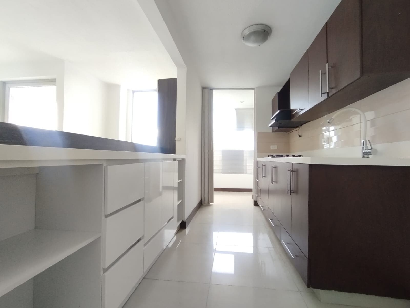 Apartamento en arriendo en Loma De San Julián, El Poblado, Medellín — foto 2 de 16