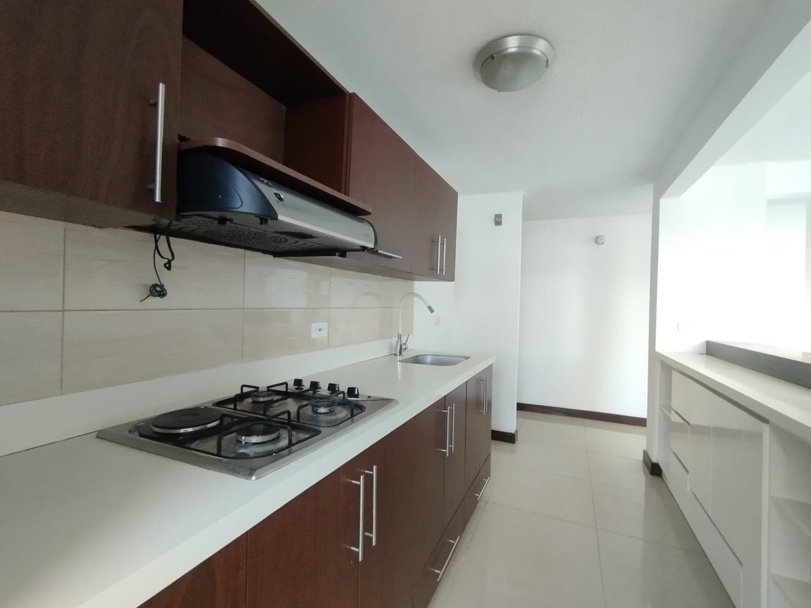 Apartamento en arriendo en Loma De San Julián, El Poblado, Medellín — foto 4 de 16