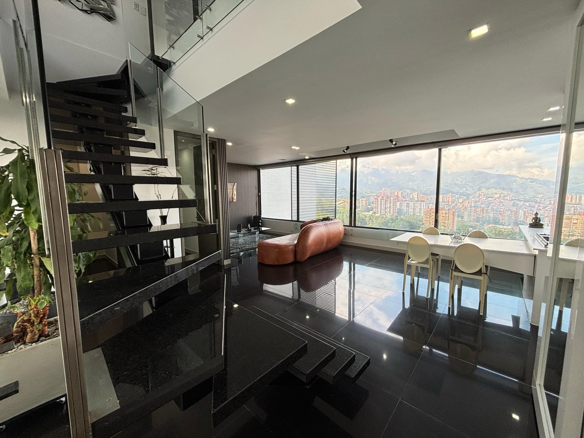 Apartamento en arriendo en San Lucas, El Poblado, Medellín — foto 1 de 18