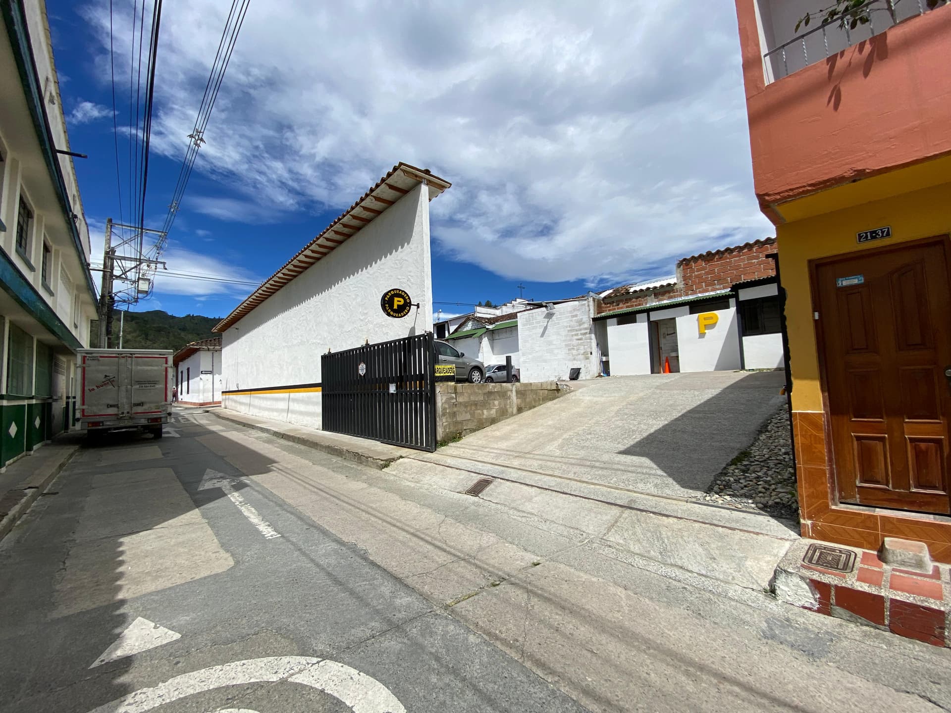 Local en arriendo en Retiro — foto 1 de 14