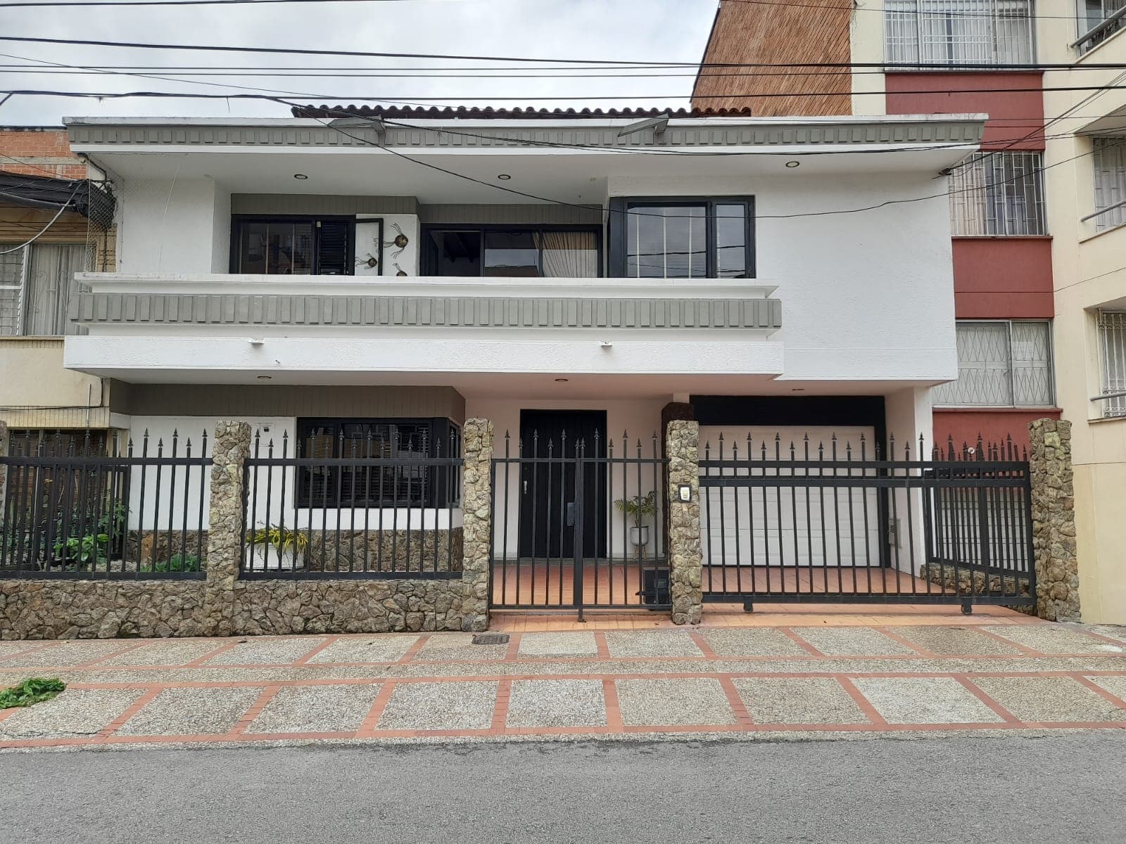 Casa Comercial en arriendo en Alameda, Laureles, Medellín — foto 1 de 20