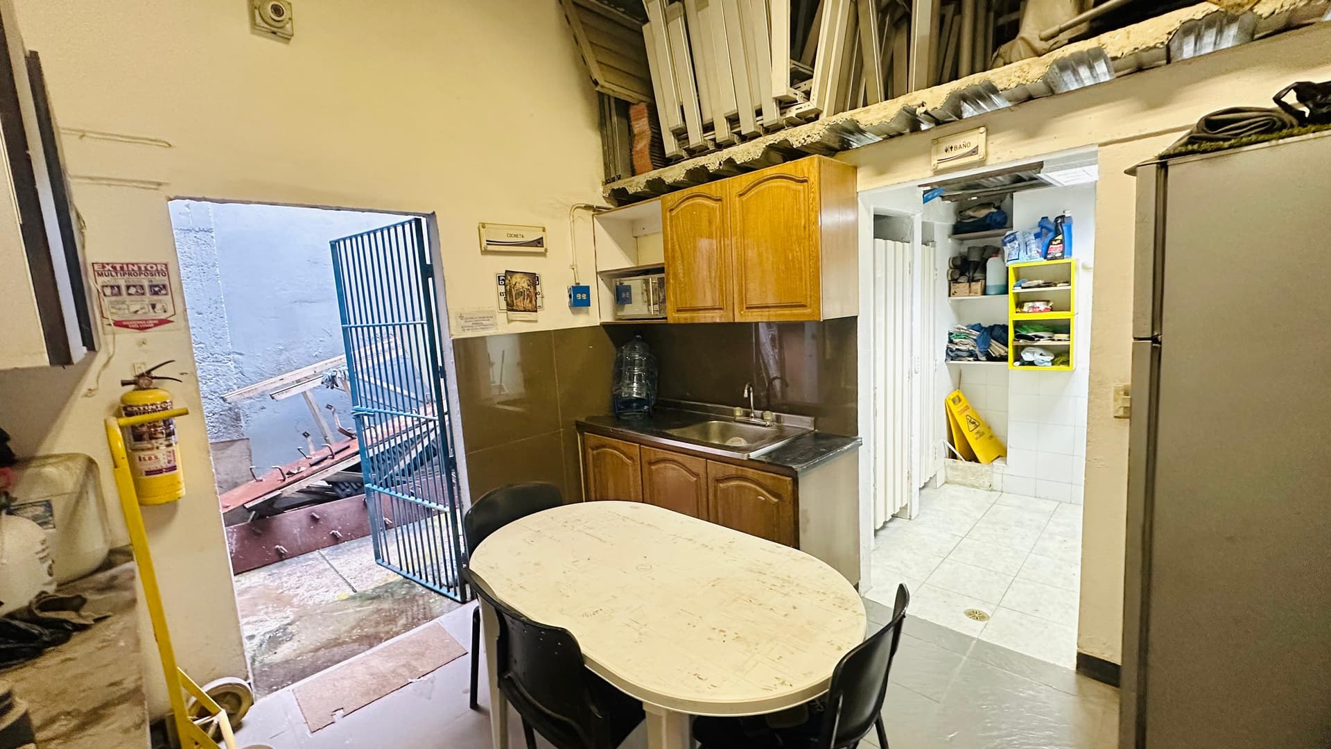 Bodega en arriendo en Simón Bolívar, La America, Medellín — foto 1 de 5