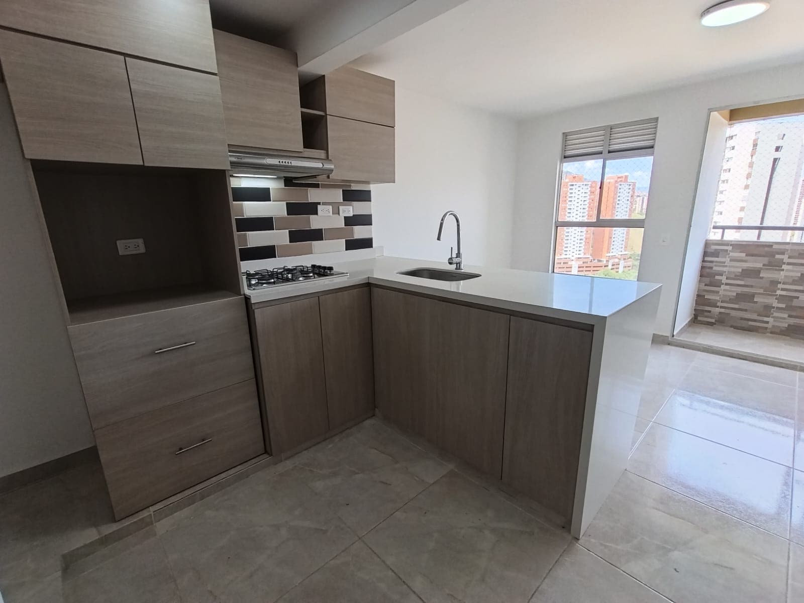 Apartamento en arriendo en Calasanz, La America, Medellín — foto 3 de 20